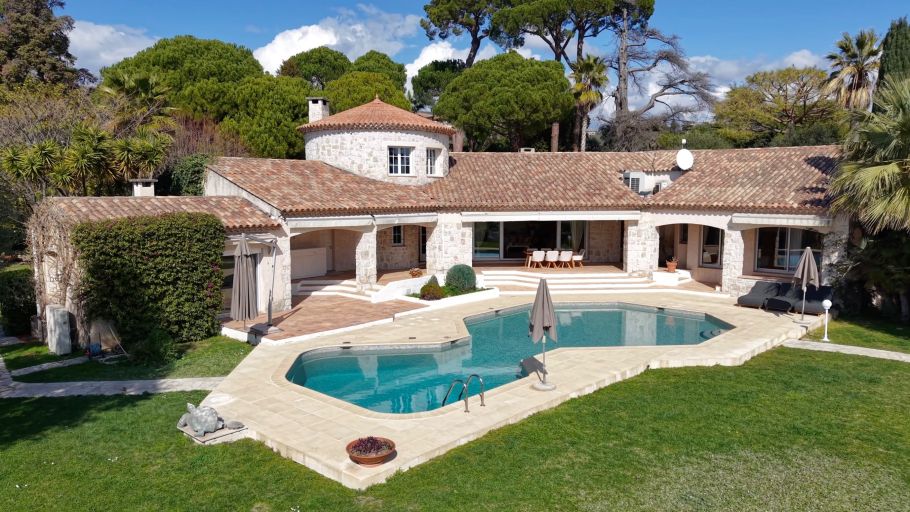 luxury villa 12 Rooms for sale on NICE (06000)