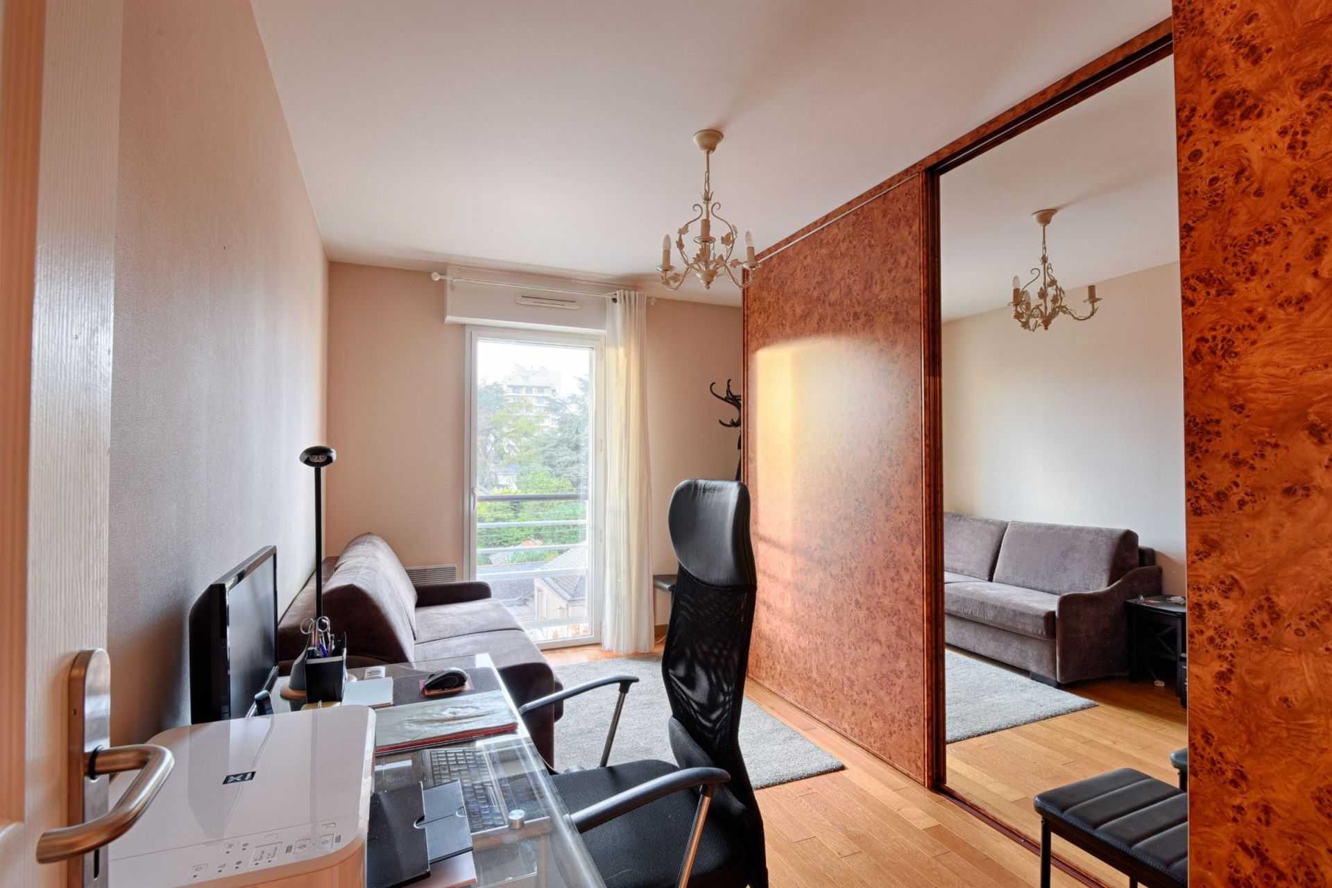 luxury apartment 5 Rooms for sale on NANTES (44000)