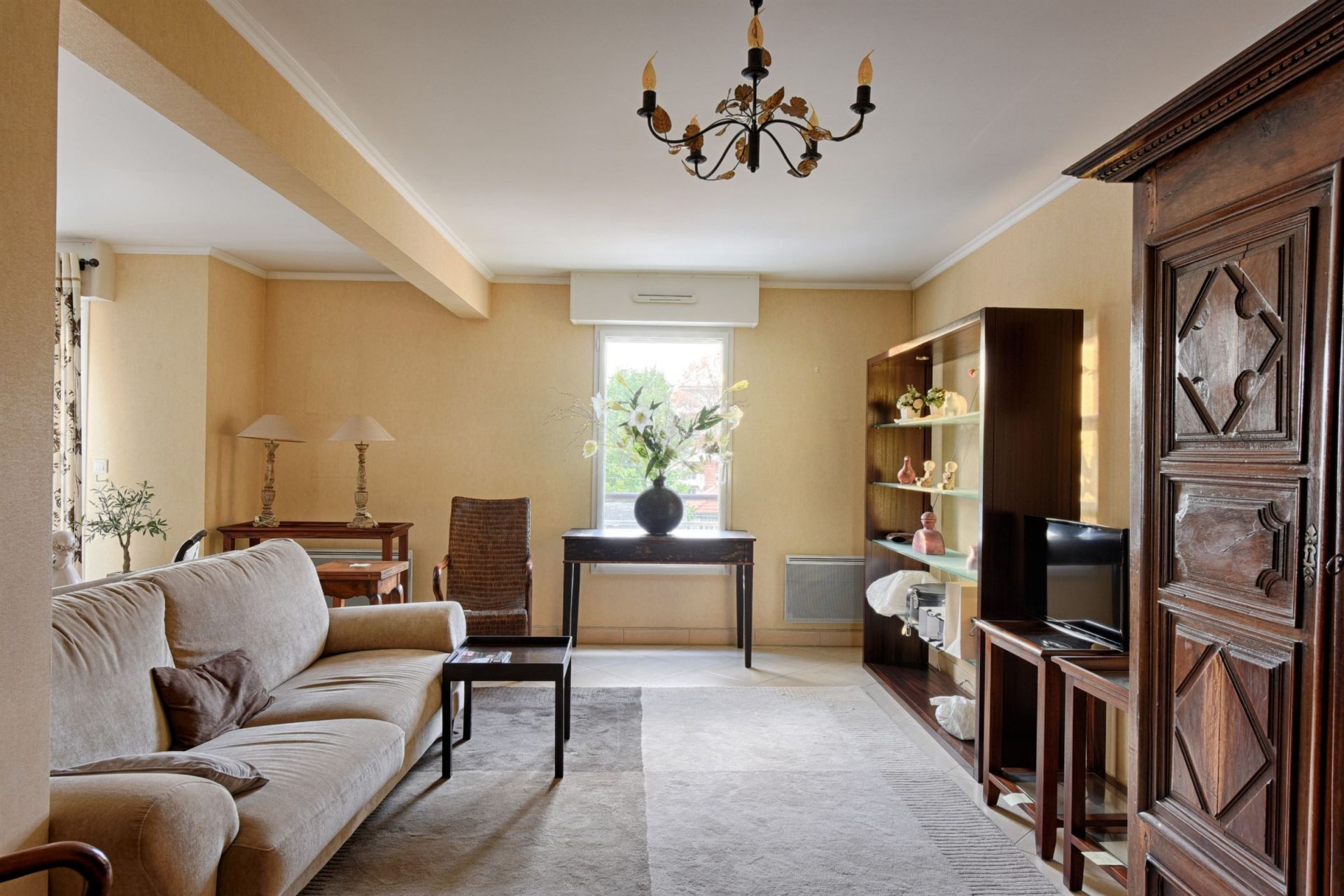 luxury apartment 5 Rooms for sale on NANTES (44000)