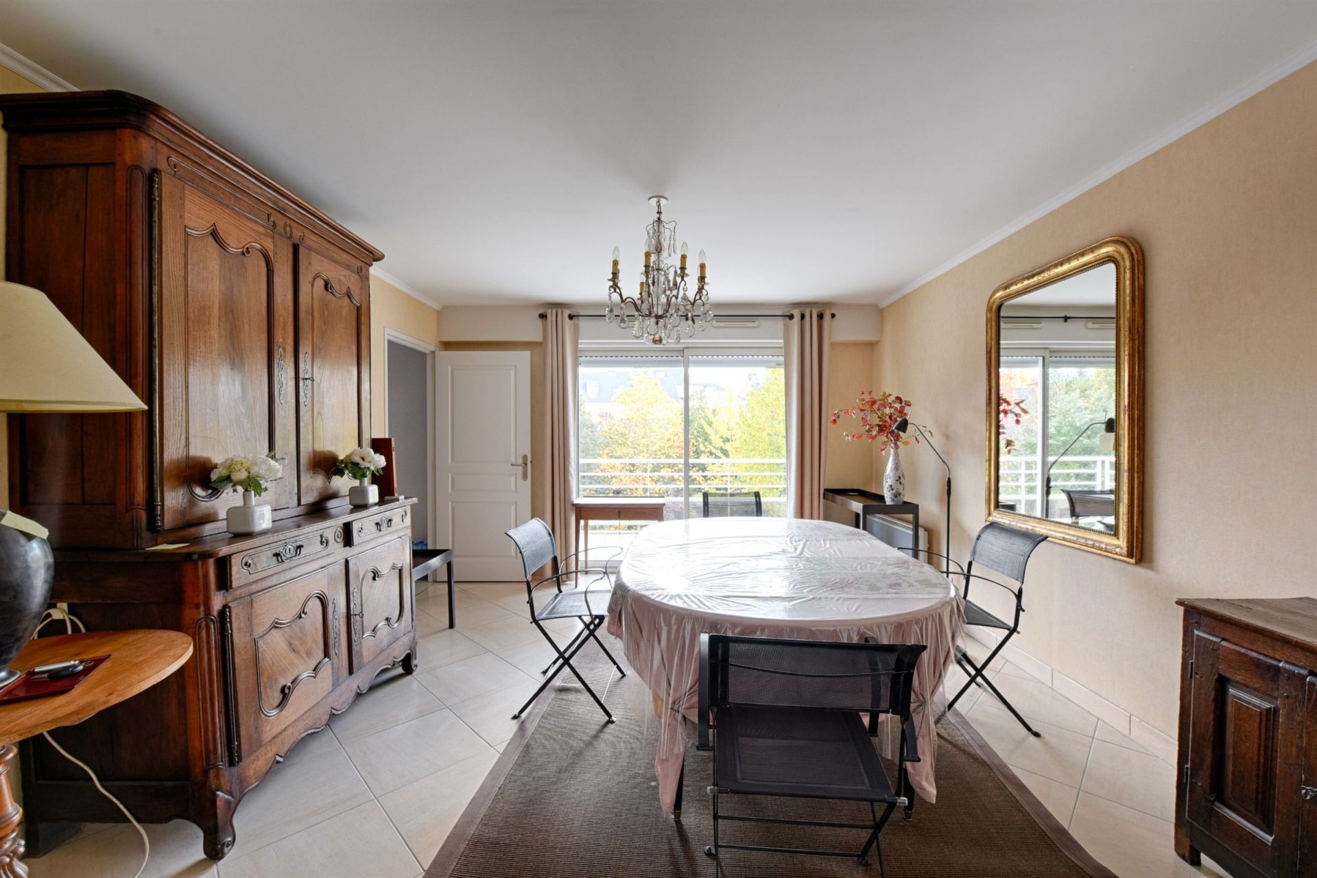 luxury apartment 5 Rooms for sale on NANTES (44000)