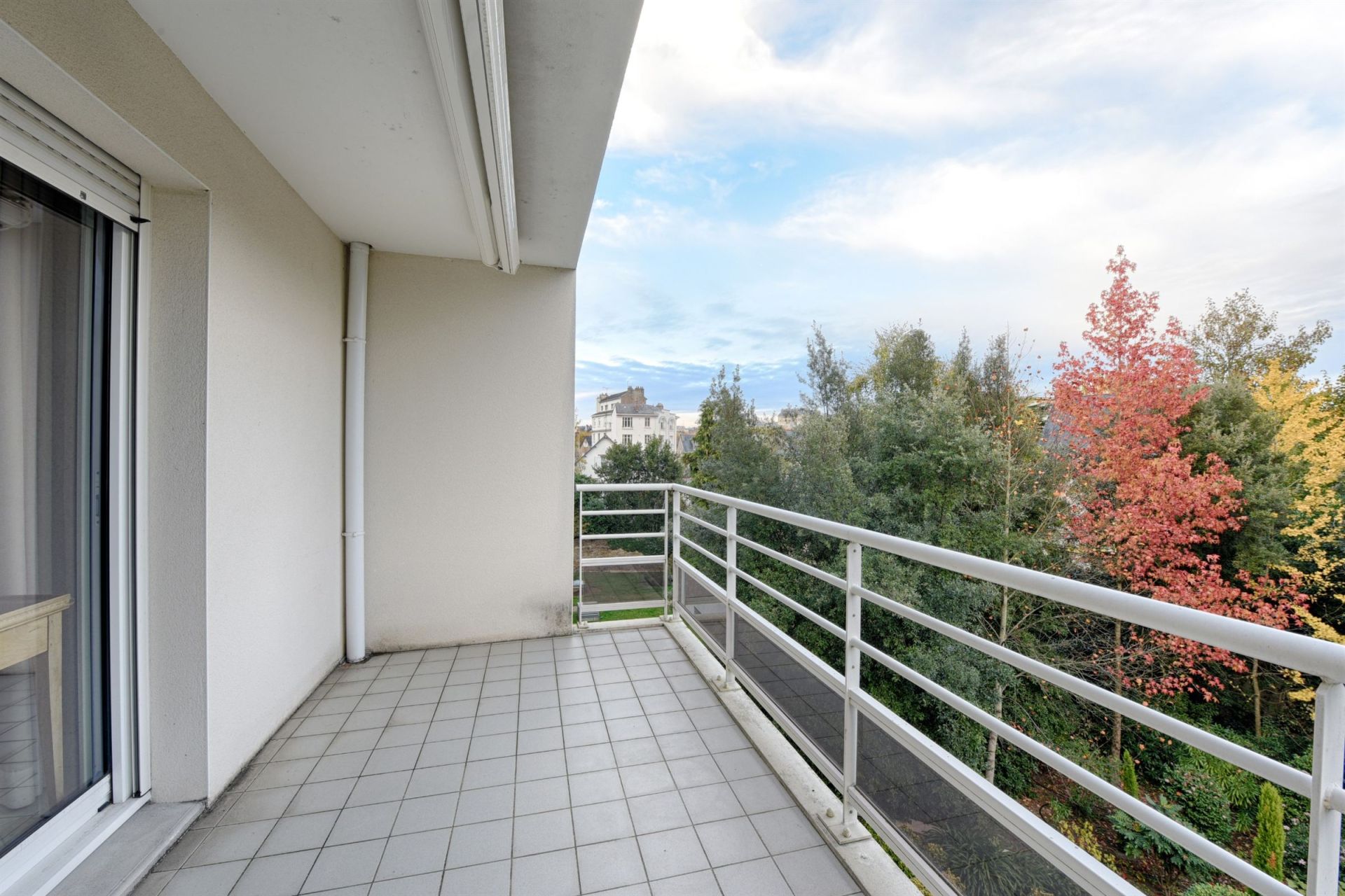 luxury apartment 5 Rooms for sale on NANTES (44000)