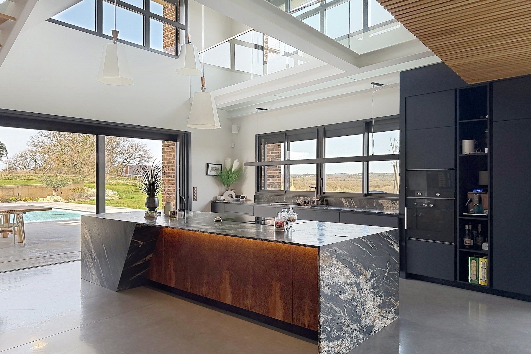 luxury house 7 Rooms for sale on UZES (30700)