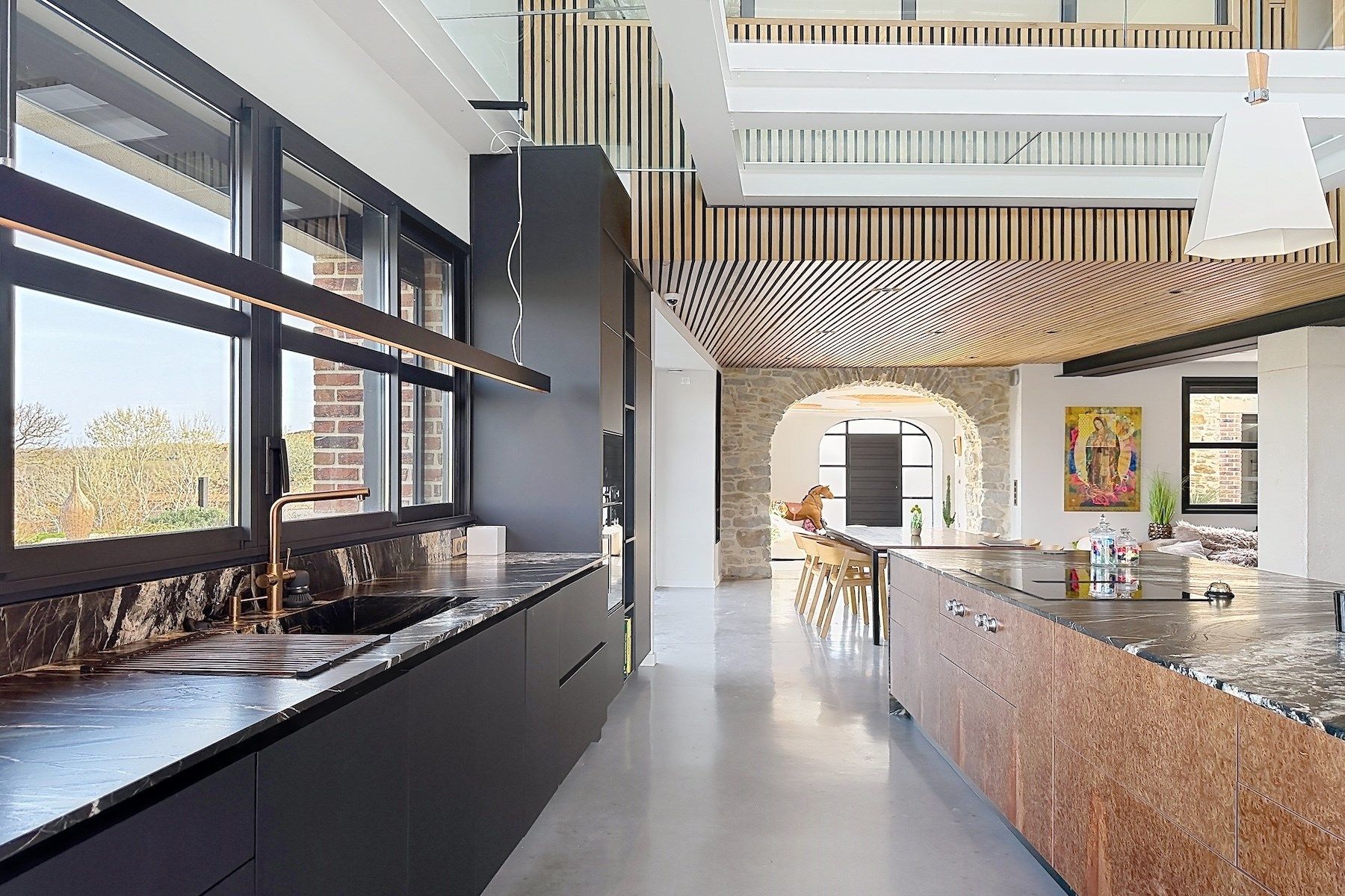 luxury house 7 Rooms for sale on UZES (30700)