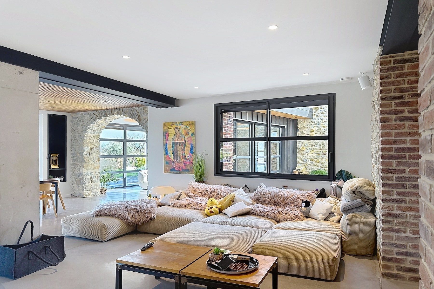 luxury house 7 Rooms for sale on UZES (30700)