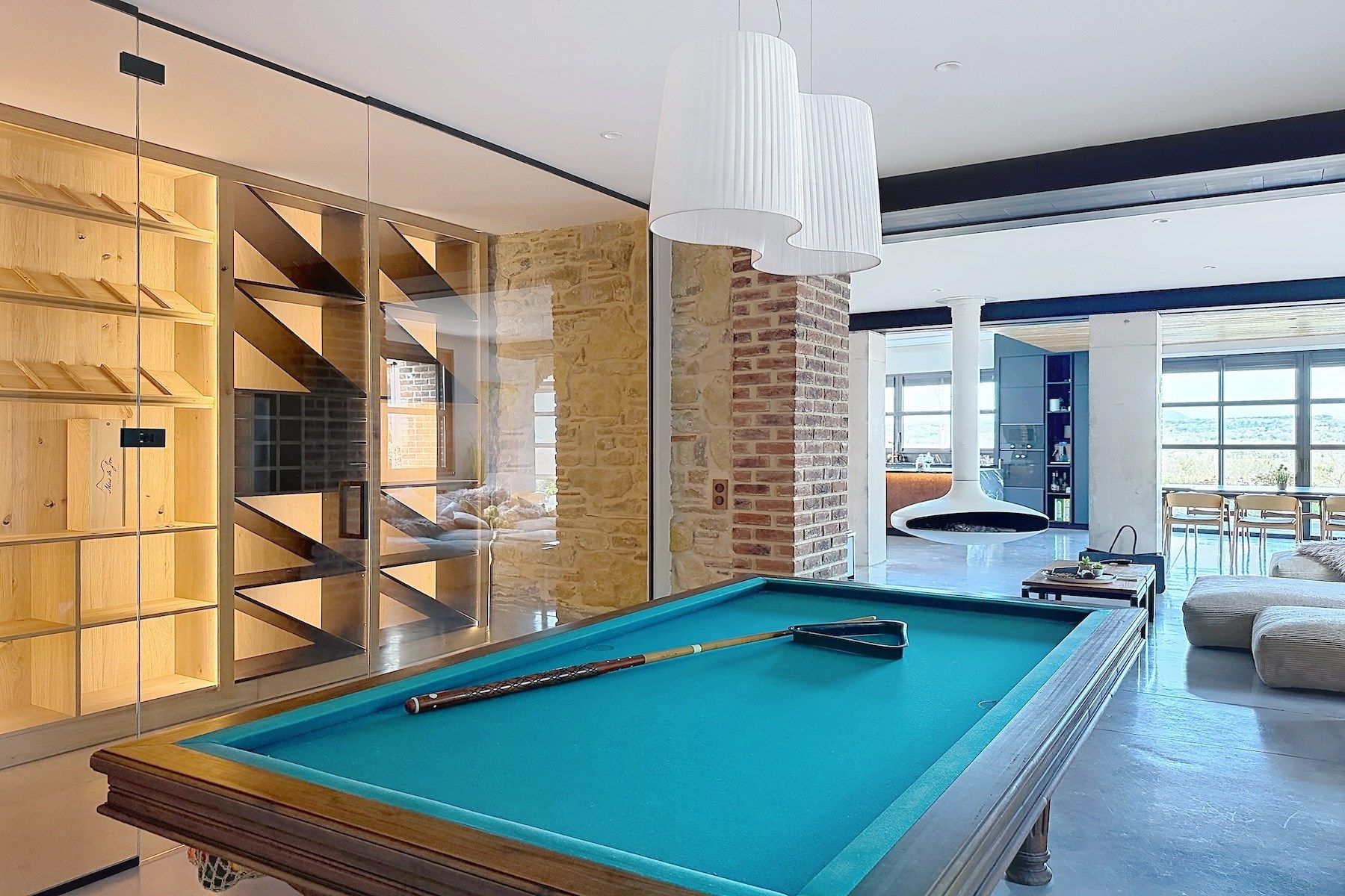 luxury house 7 Rooms for sale on UZES (30700)