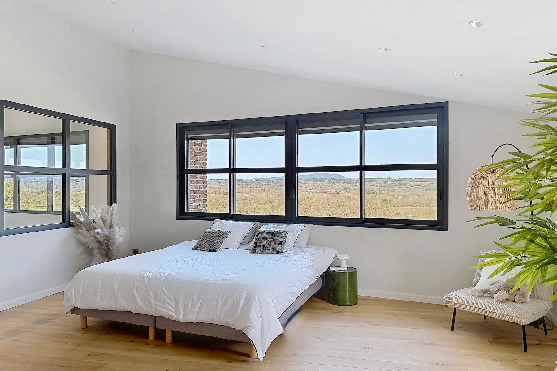 luxury house 7 Rooms for sale on UZES (30700)