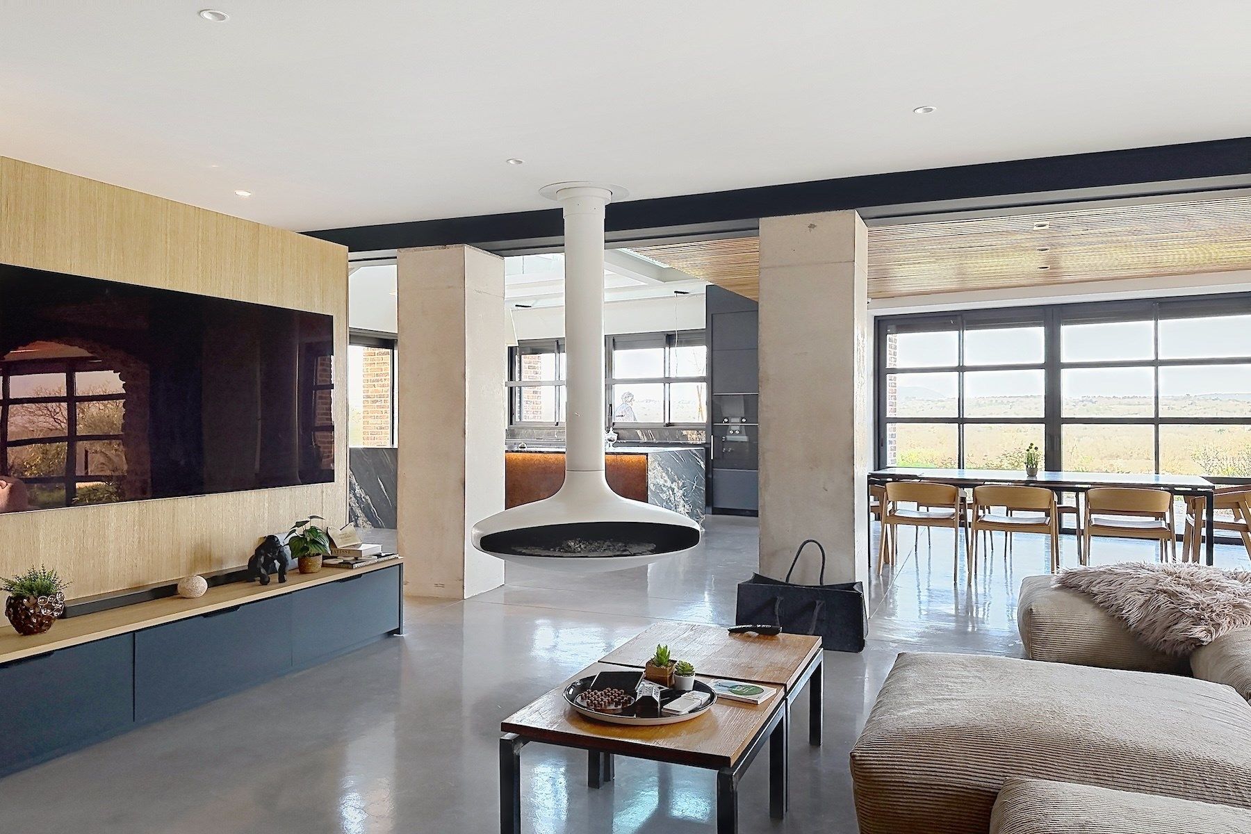 luxury house 7 Rooms for sale on UZES (30700)