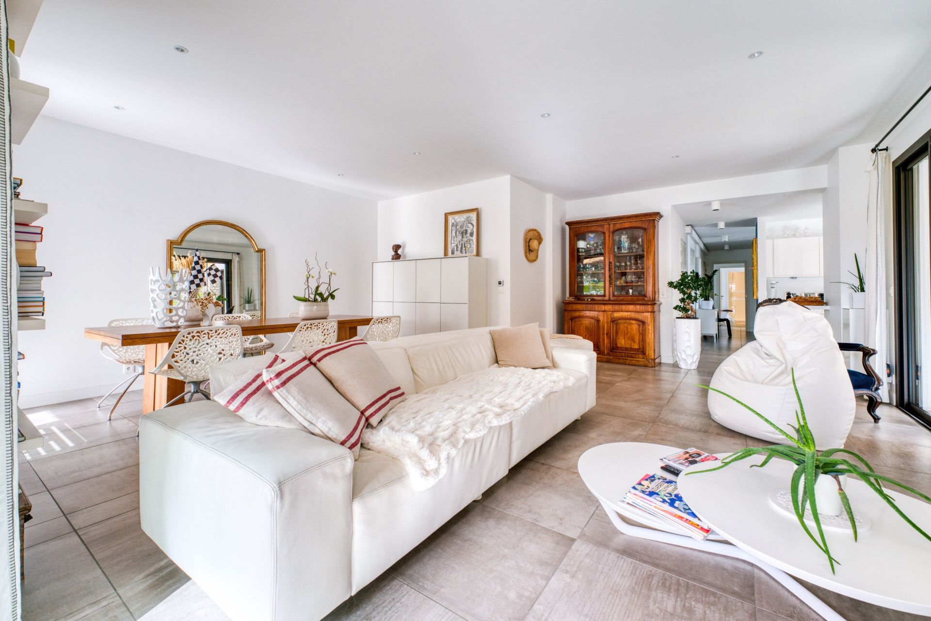 luxury apartment 4 Rooms for sale on ROYAN (17200)