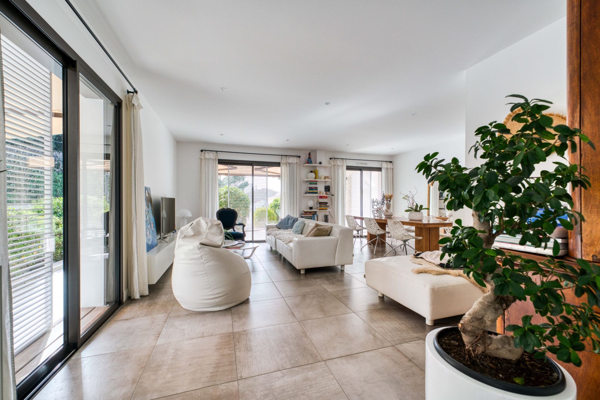 luxury apartment 4 Rooms for sale on ROYAN (17200)