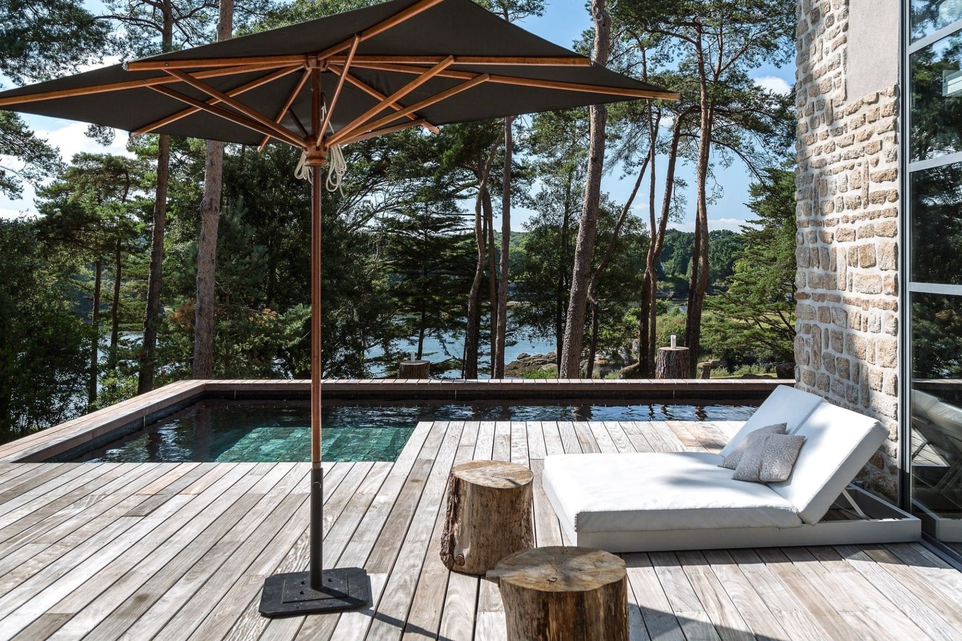 luxury villa 9 Rooms for seasonal rent on RIEC SUR BELON (29340)