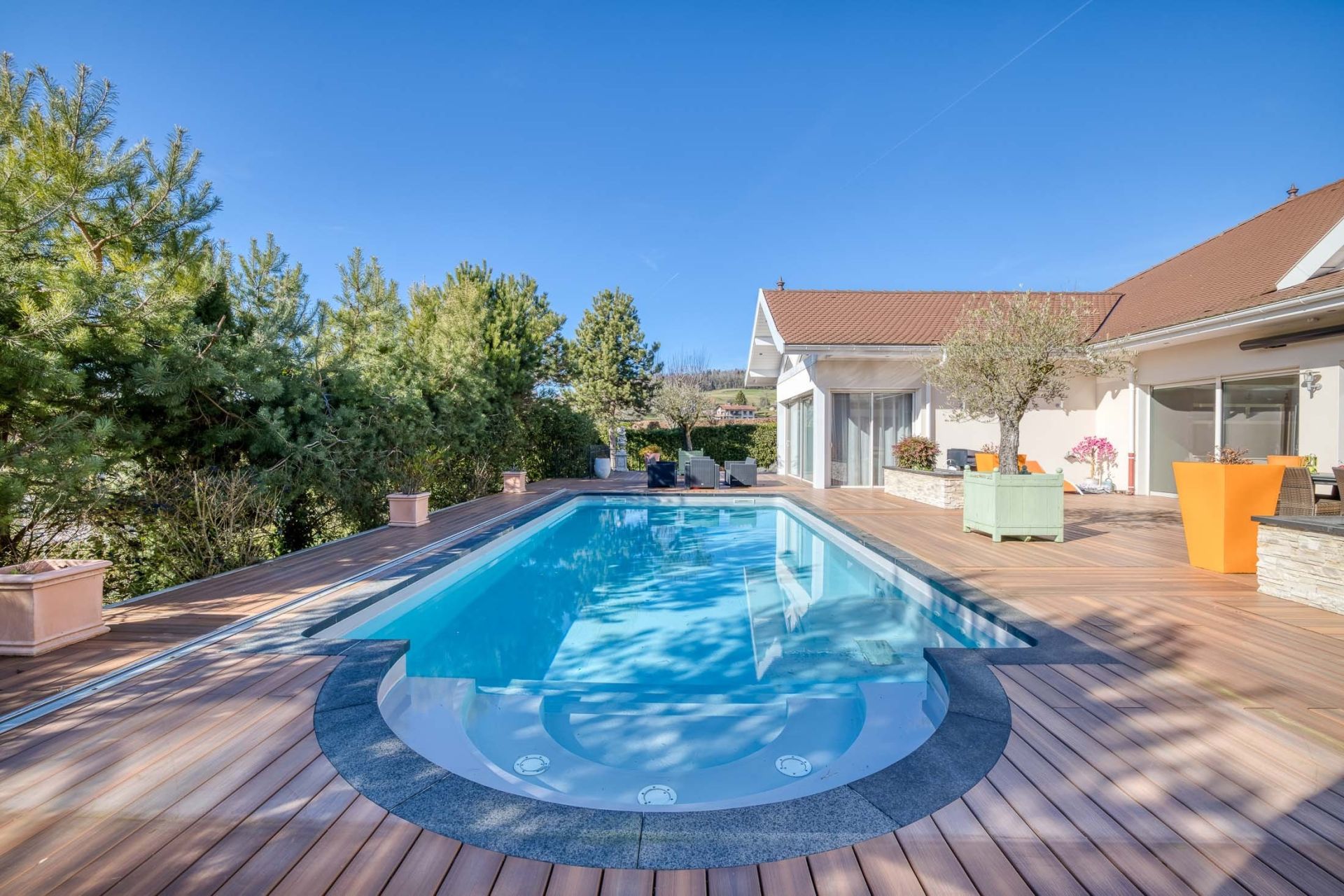 luxury house 18 Rooms for sale on CHAPEIRY (74540)
