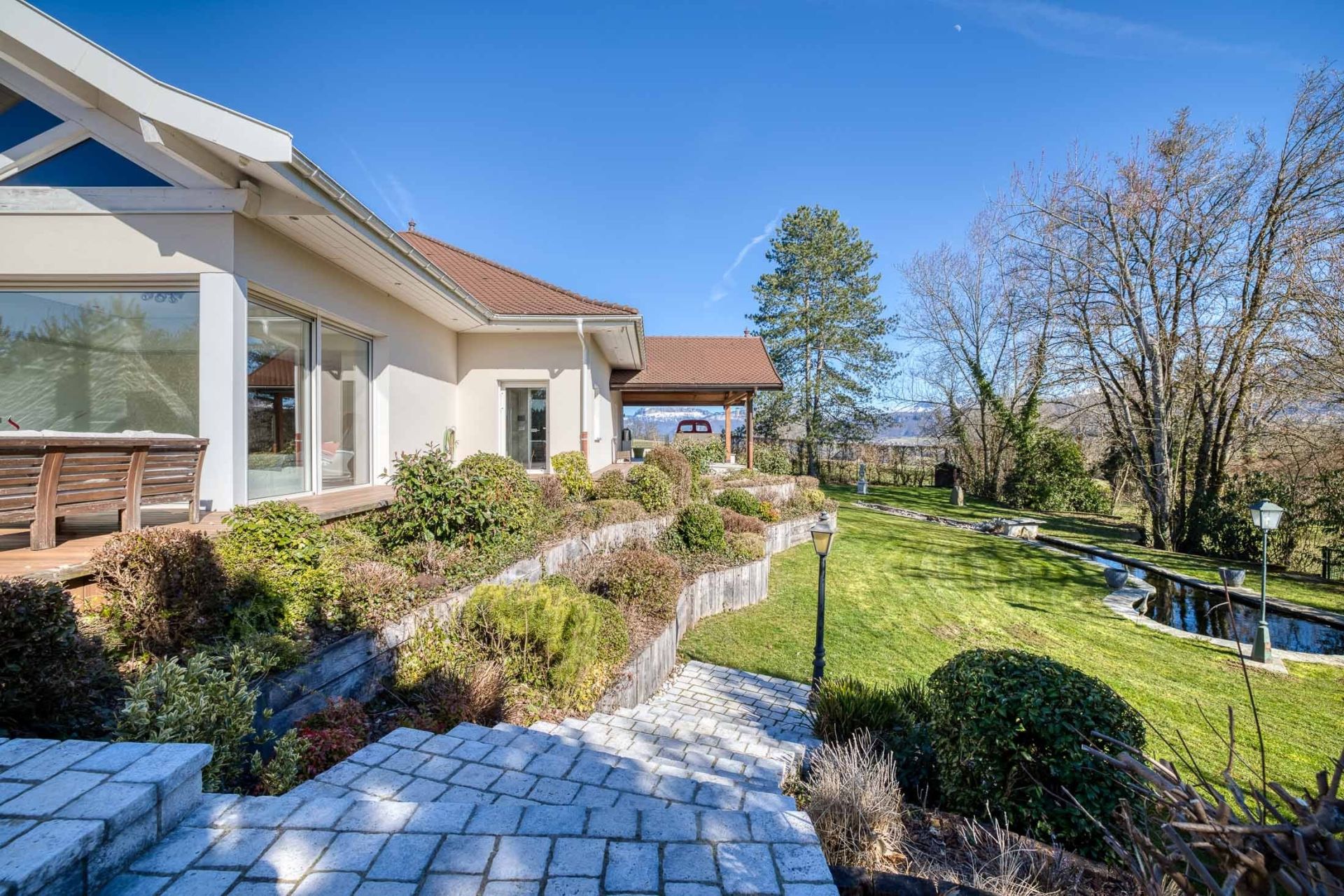 luxury house 18 Rooms for sale on CHAPEIRY (74540)