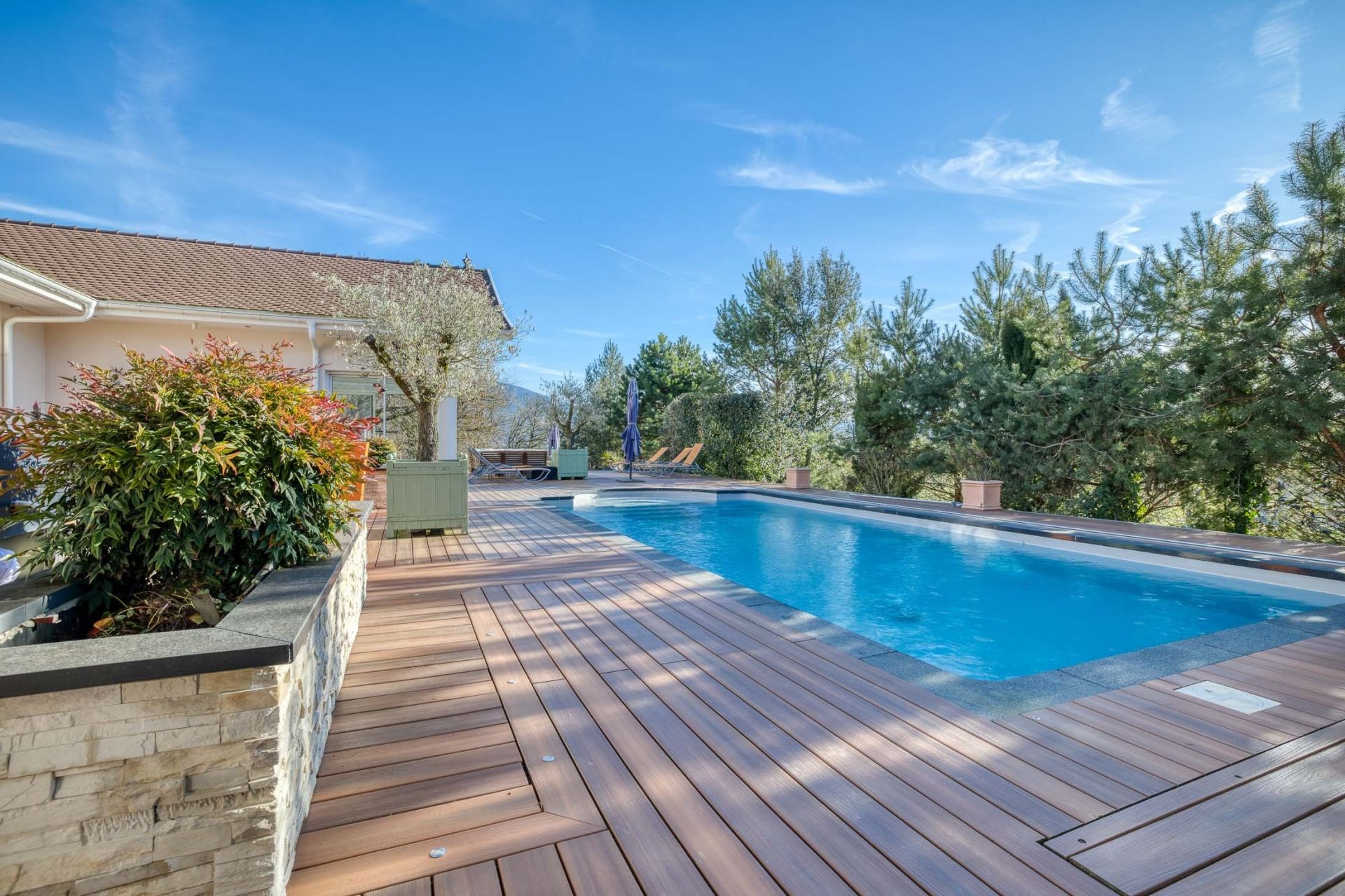 luxury house 18 Rooms for sale on CHAPEIRY (74540)