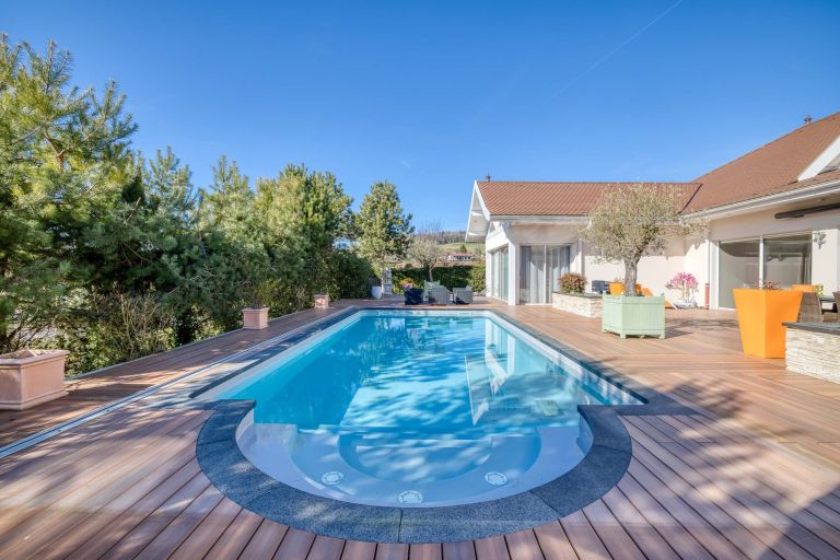 luxury house 18 Rooms for sale on CHAPEIRY (74540)
