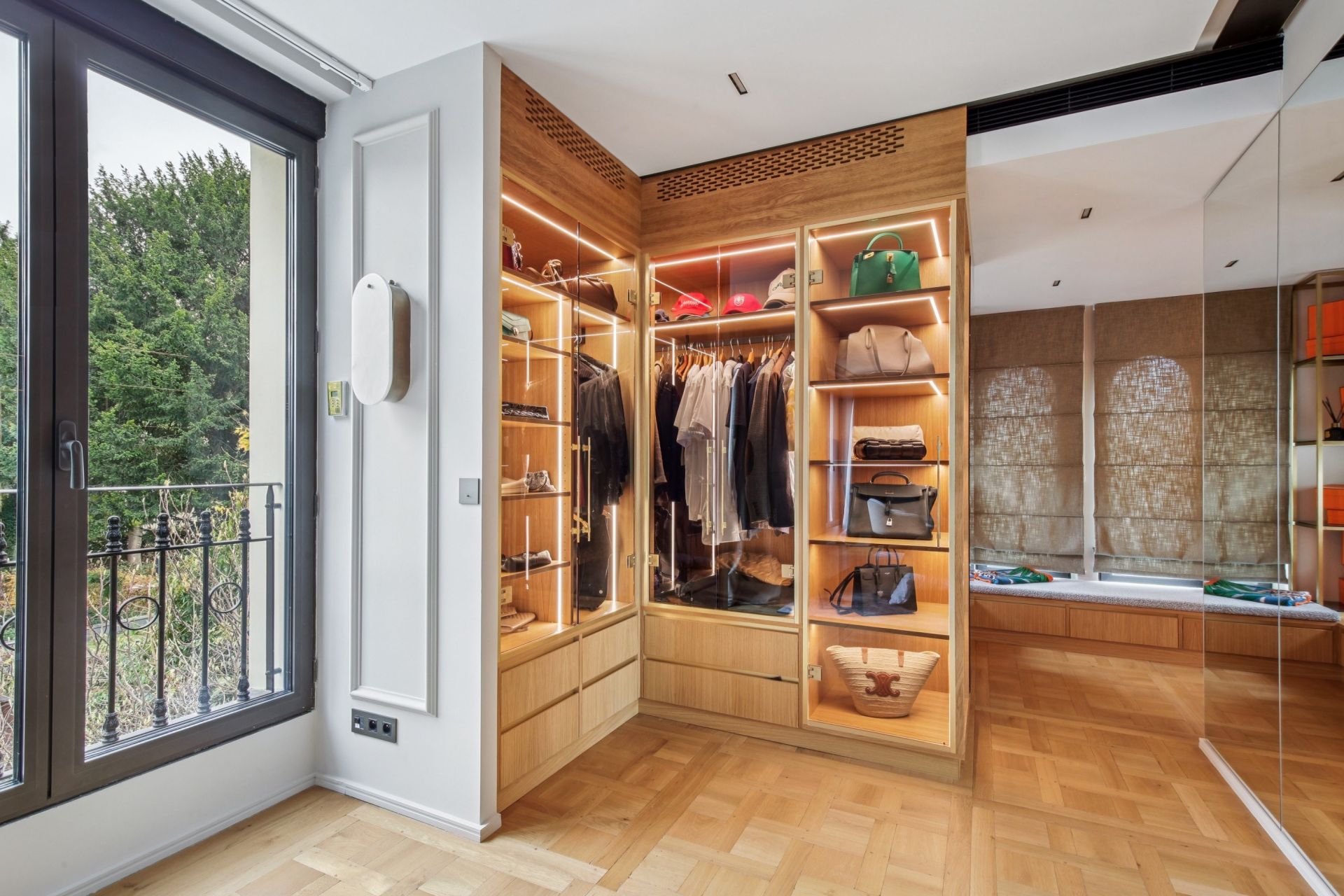 hôtel particulier 12 Pièces en vente sur PARIS (75116)