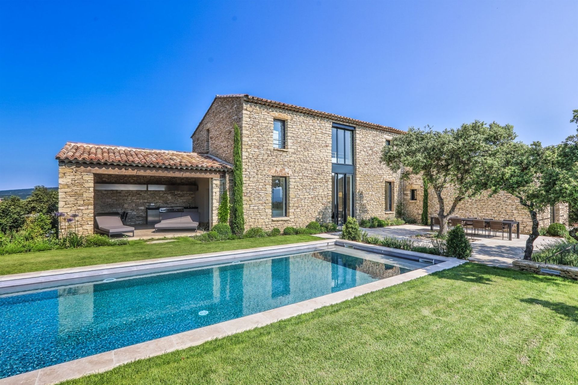 maison de luxe 5 Pièces en location saisonnière sur GORDES (84220)