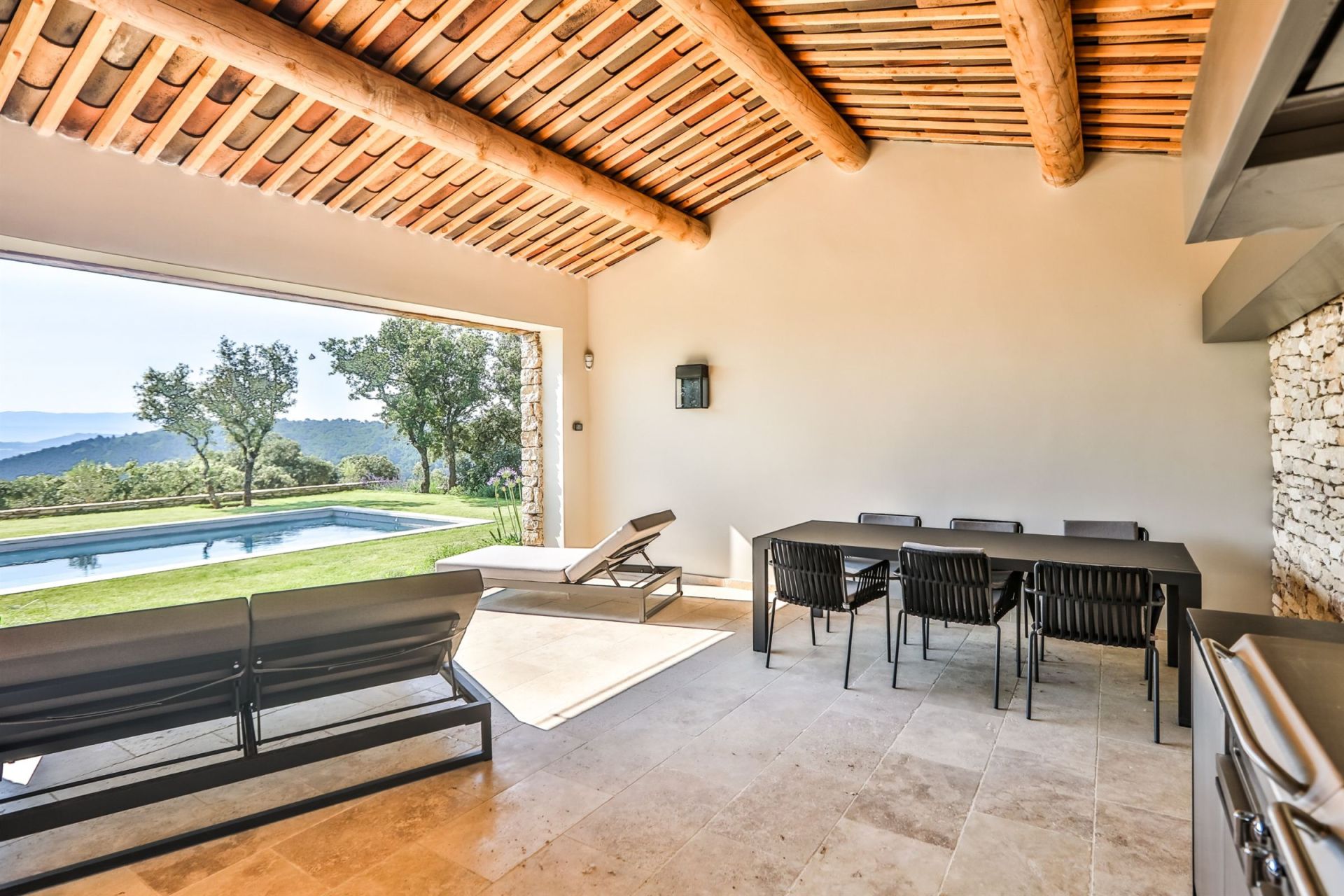 maison de luxe 5 Pièces en location saisonnière sur GORDES (84220)