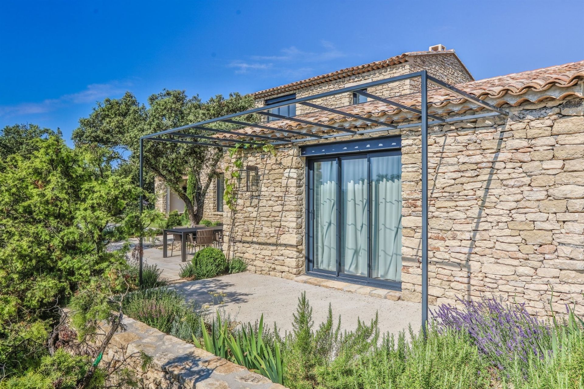 maison de luxe 5 Pièces en location saisonnière sur GORDES (84220)