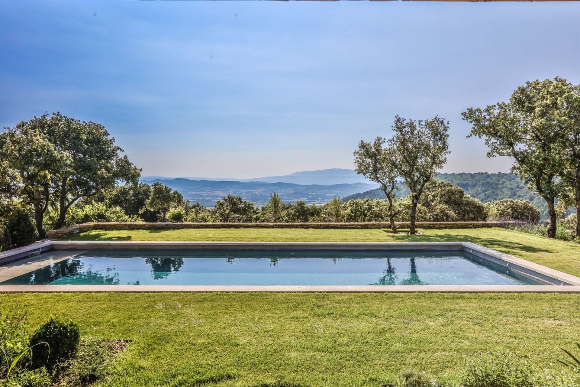 maison de luxe 5 Pièces en location saisonnière sur GORDES (84220)