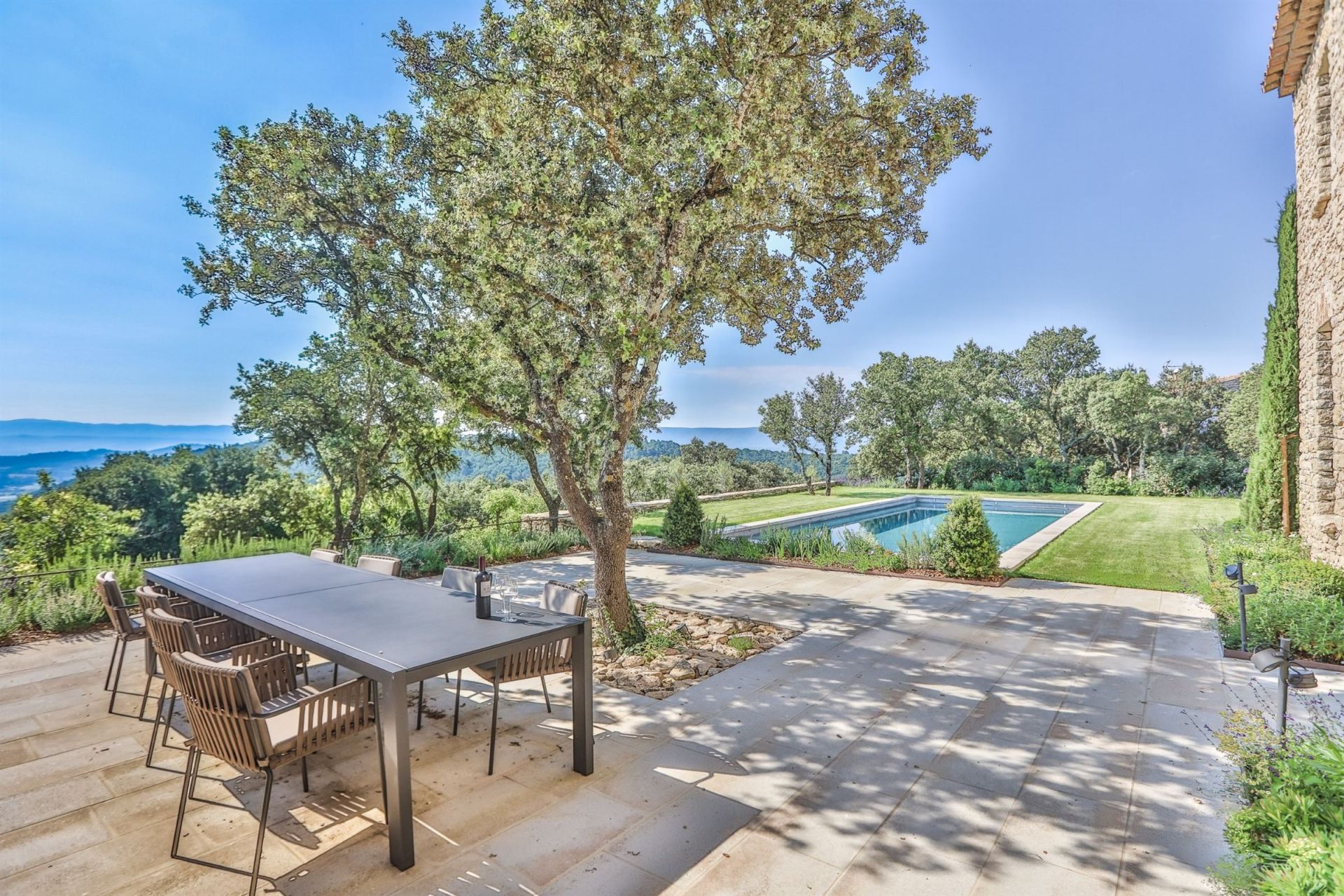 maison de luxe 5 Pièces en location saisonnière sur GORDES (84220)