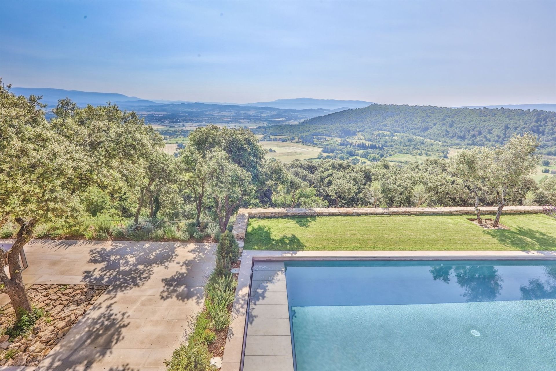 maison de luxe 5 Pièces en location saisonnière sur GORDES (84220)