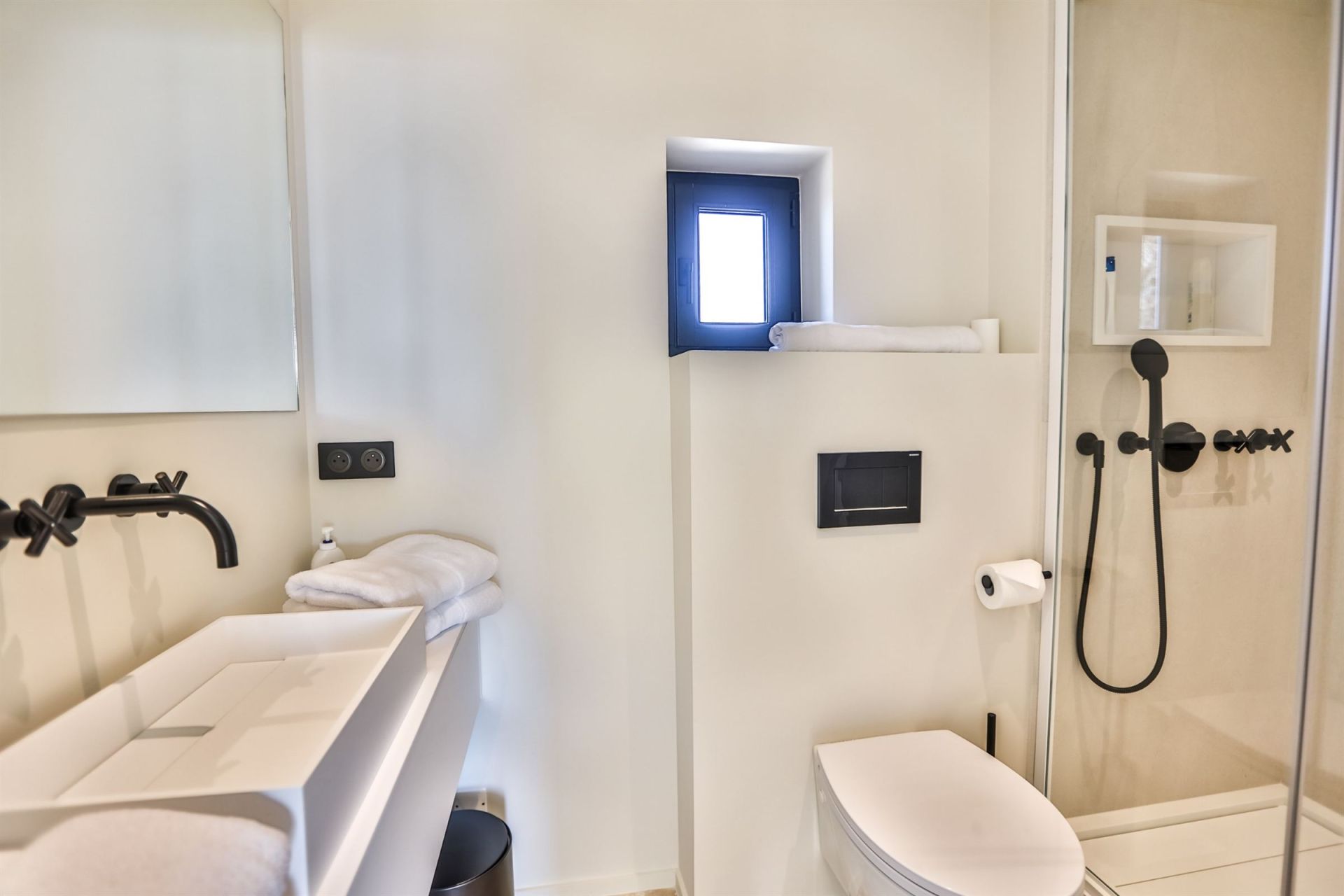 maison de luxe 5 Pièces en location saisonnière sur GORDES (84220)