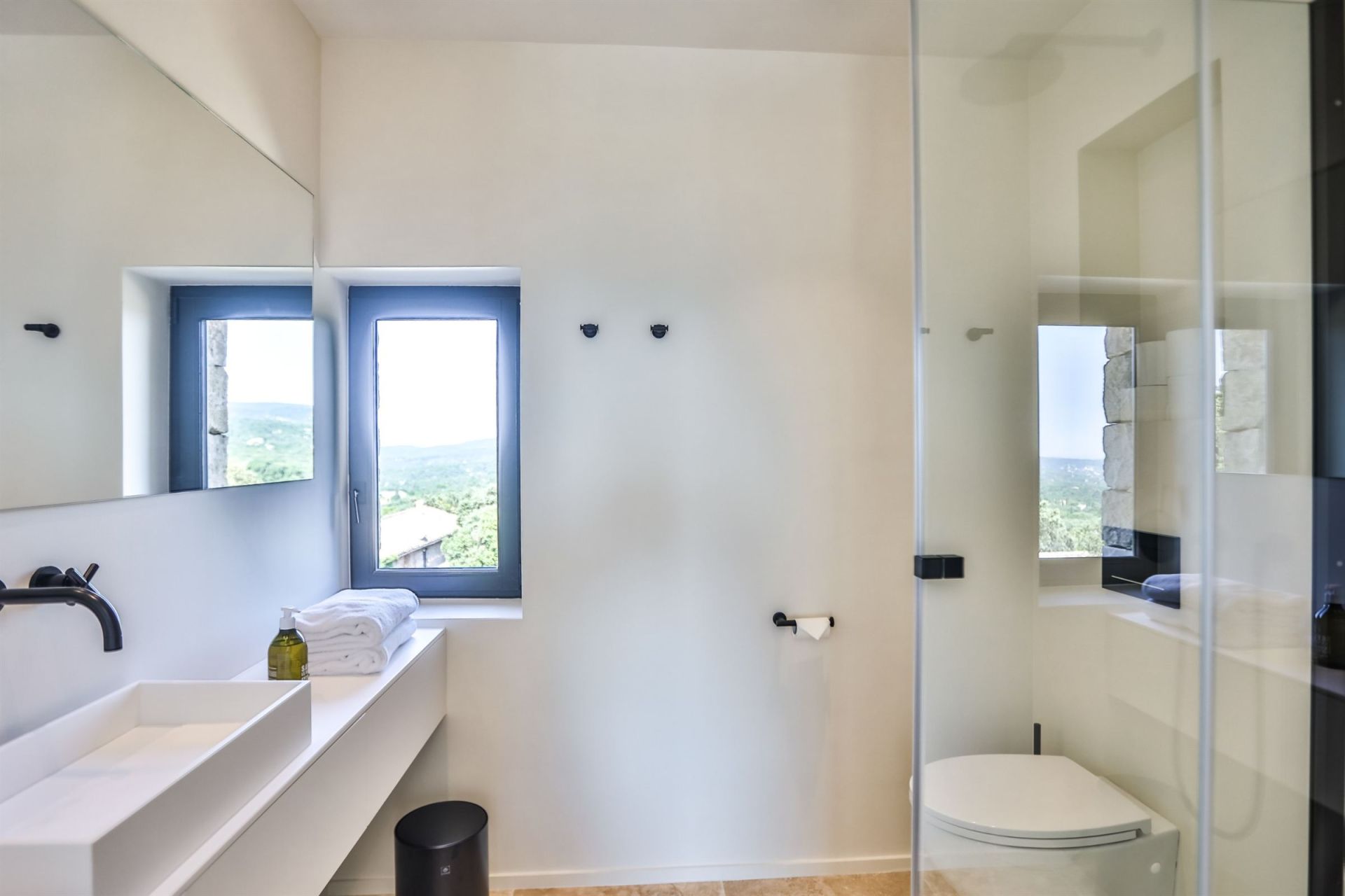 maison de luxe 5 Pièces en location saisonnière sur GORDES (84220)