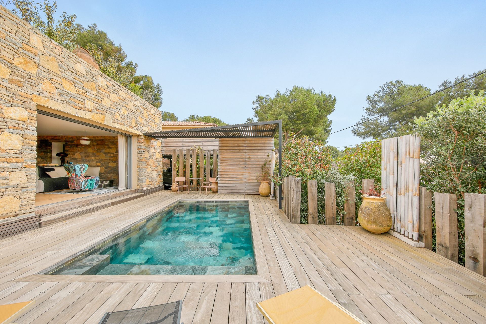 luxury house 5 Rooms for sale on LA CADIERE D AZUR (83740)