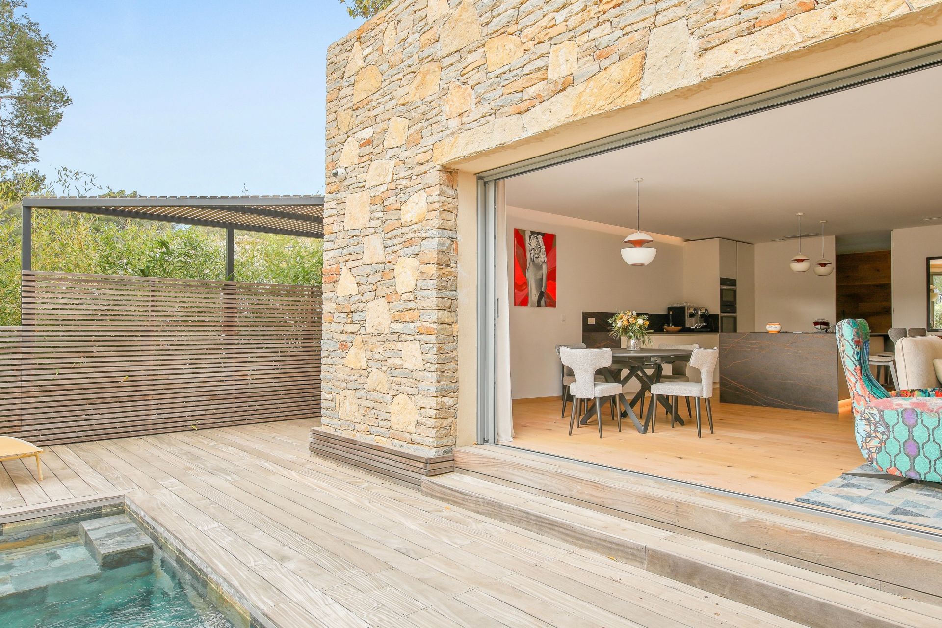 luxury house 5 Rooms for sale on LA CADIERE D AZUR (83740)
