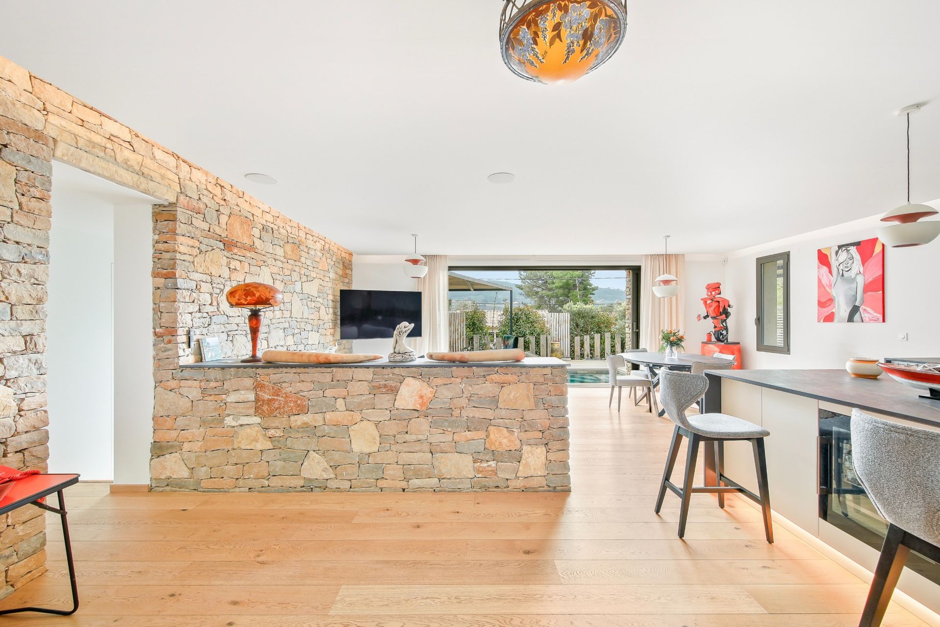 luxury house 5 Rooms for sale on LA CADIERE D AZUR (83740)