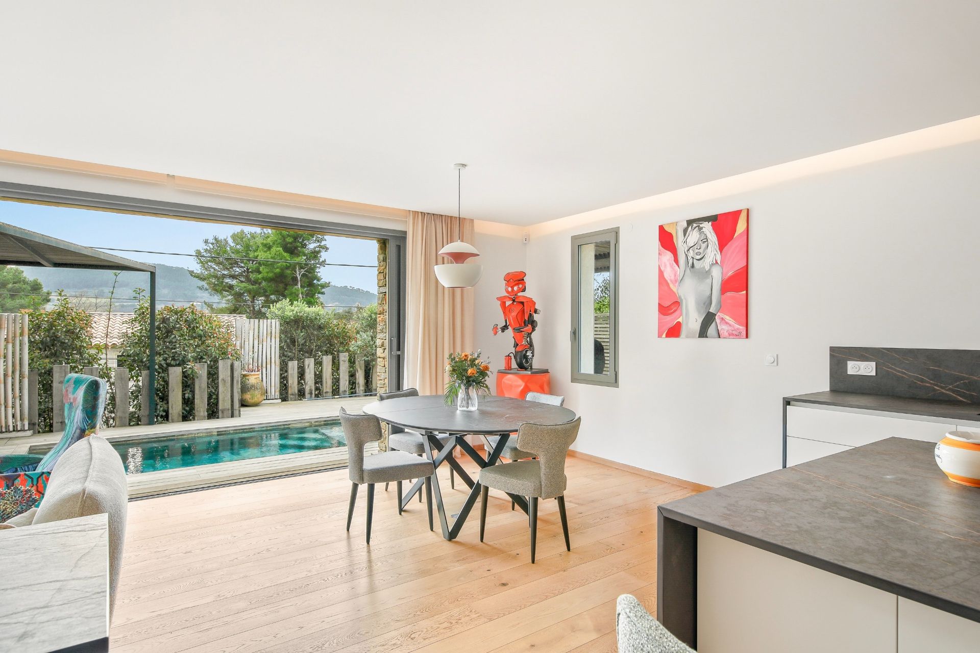 luxury house 5 Rooms for sale on LA CADIERE D AZUR (83740)