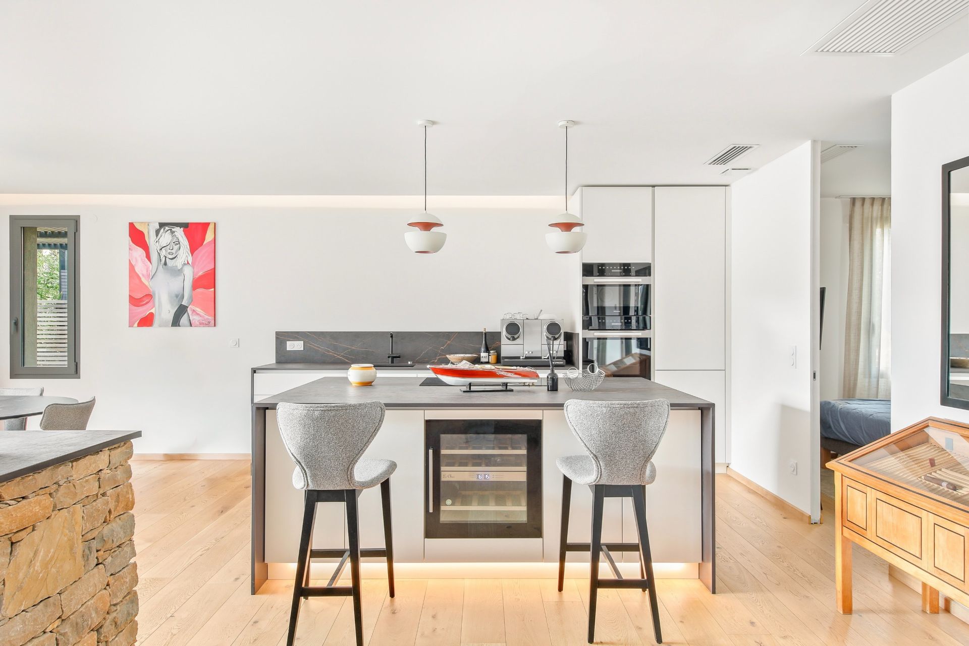luxury house 5 Rooms for sale on LA CADIERE D AZUR (83740)