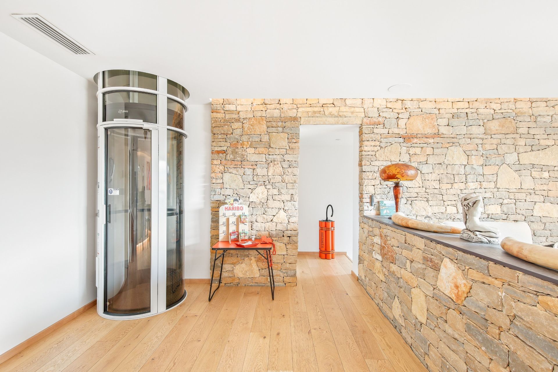 luxury house 5 Rooms for sale on LA CADIERE D AZUR (83740)