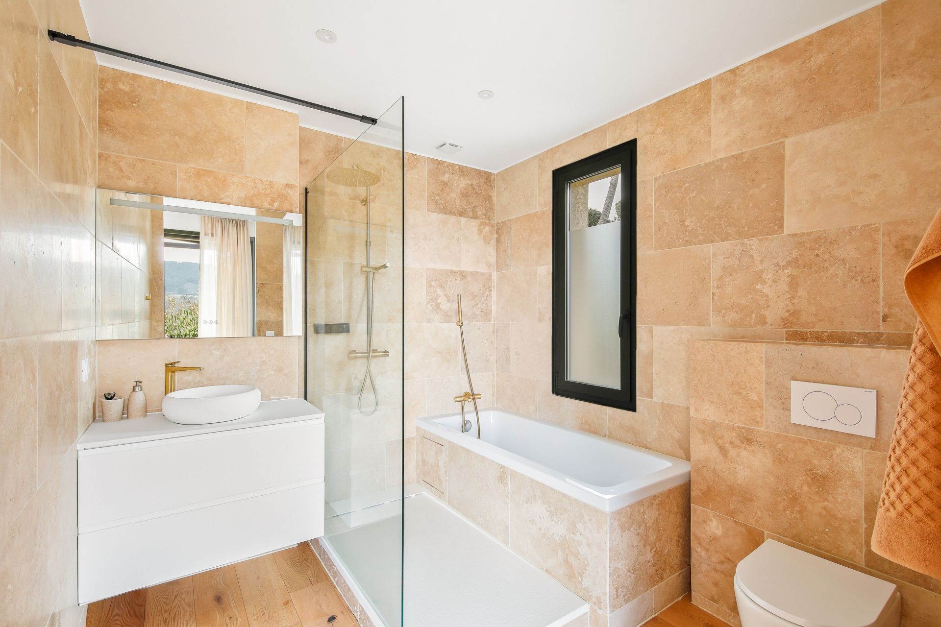 luxury house 5 Rooms for sale on LA CADIERE D AZUR (83740)