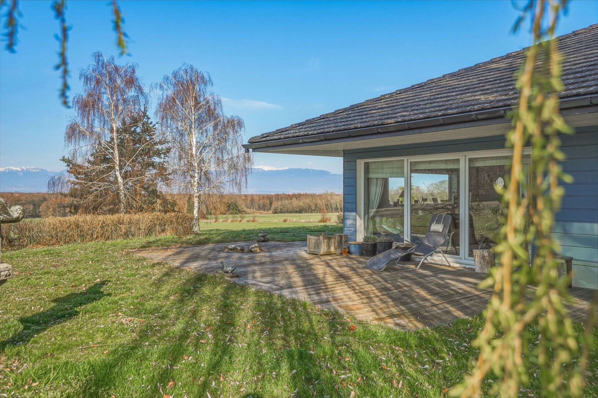 luxury house 9 Rooms for sale on LOISIN (74140)