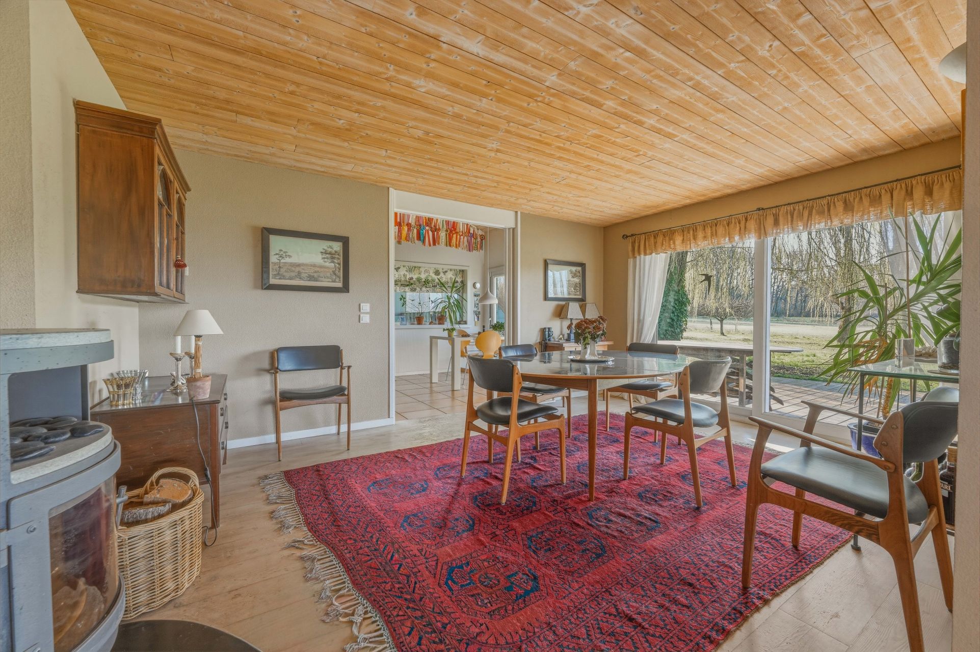 luxury house 9 Rooms for sale on LOISIN (74140)