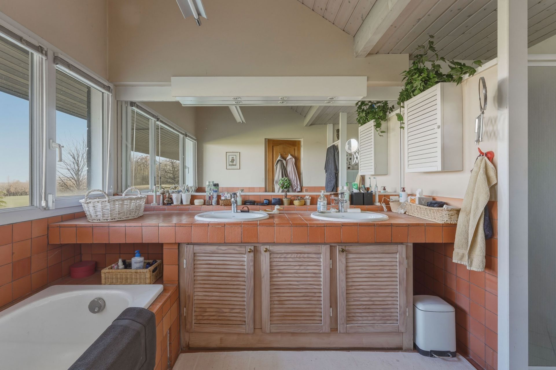 luxury house 9 Rooms for sale on LOISIN (74140)