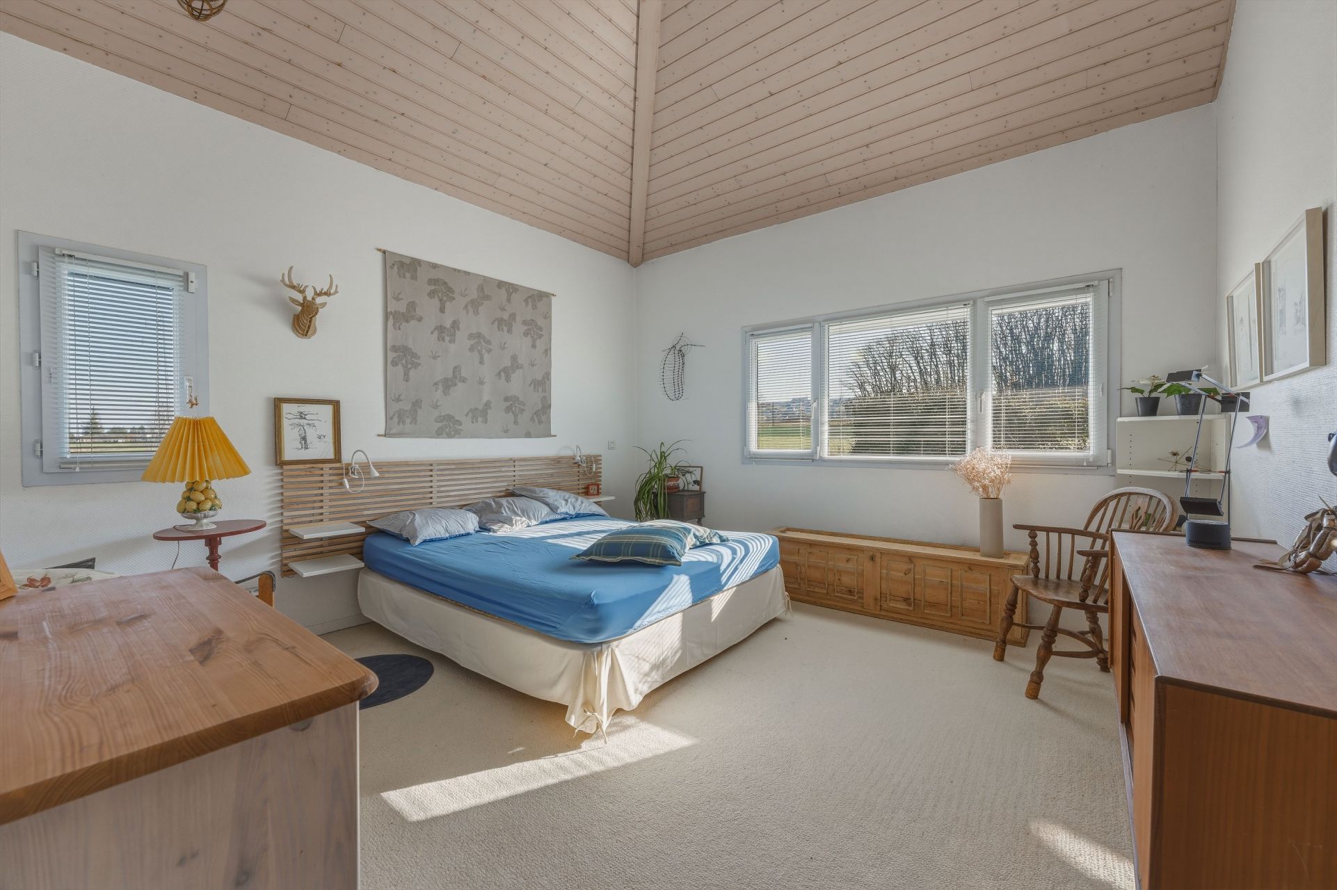 luxury house 9 Rooms for sale on LOISIN (74140)
