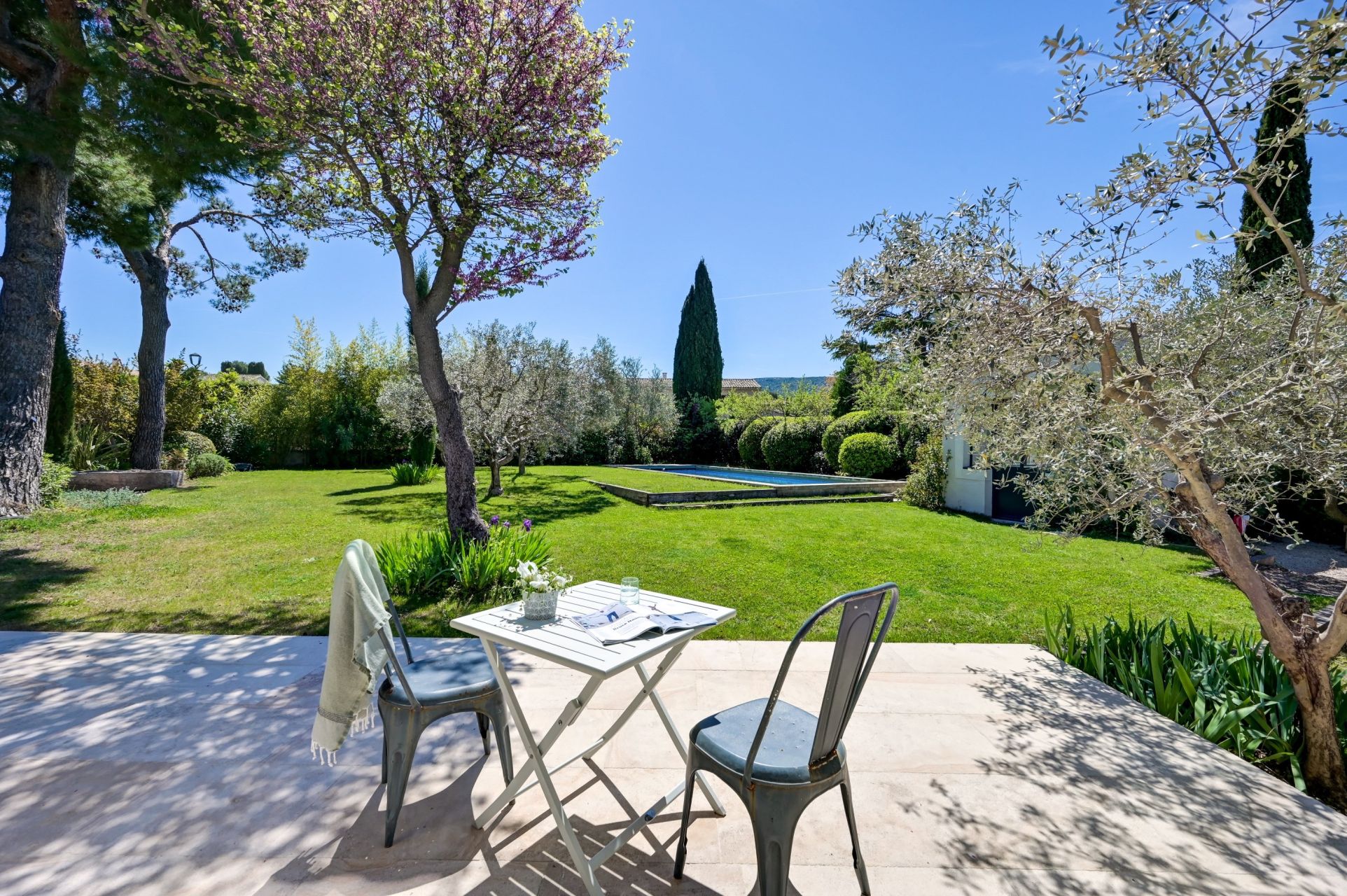luxury house 7 Rooms for sale on EYGALIERES (13810)