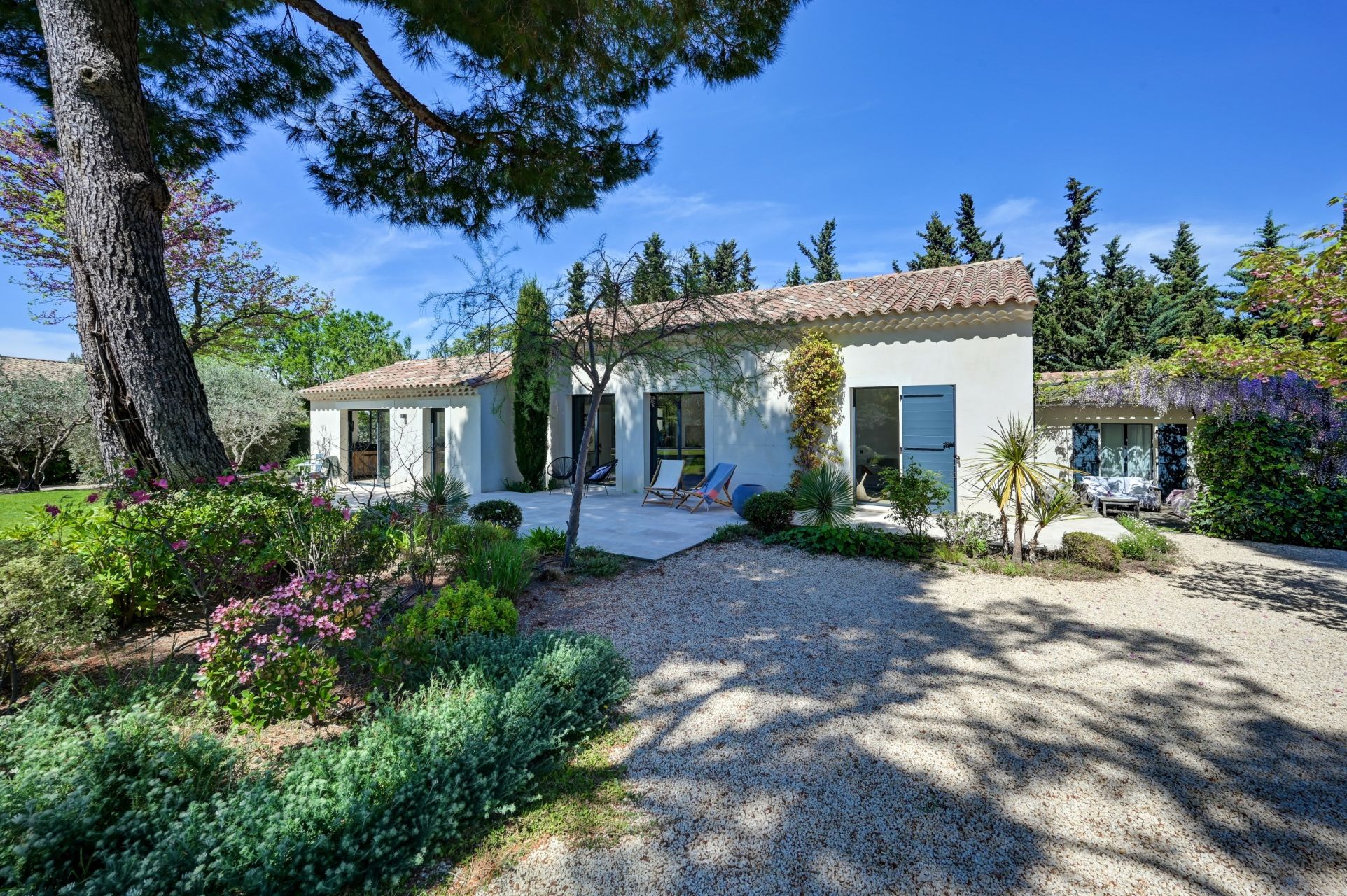 luxury house 7 Rooms for sale on EYGALIERES (13810)