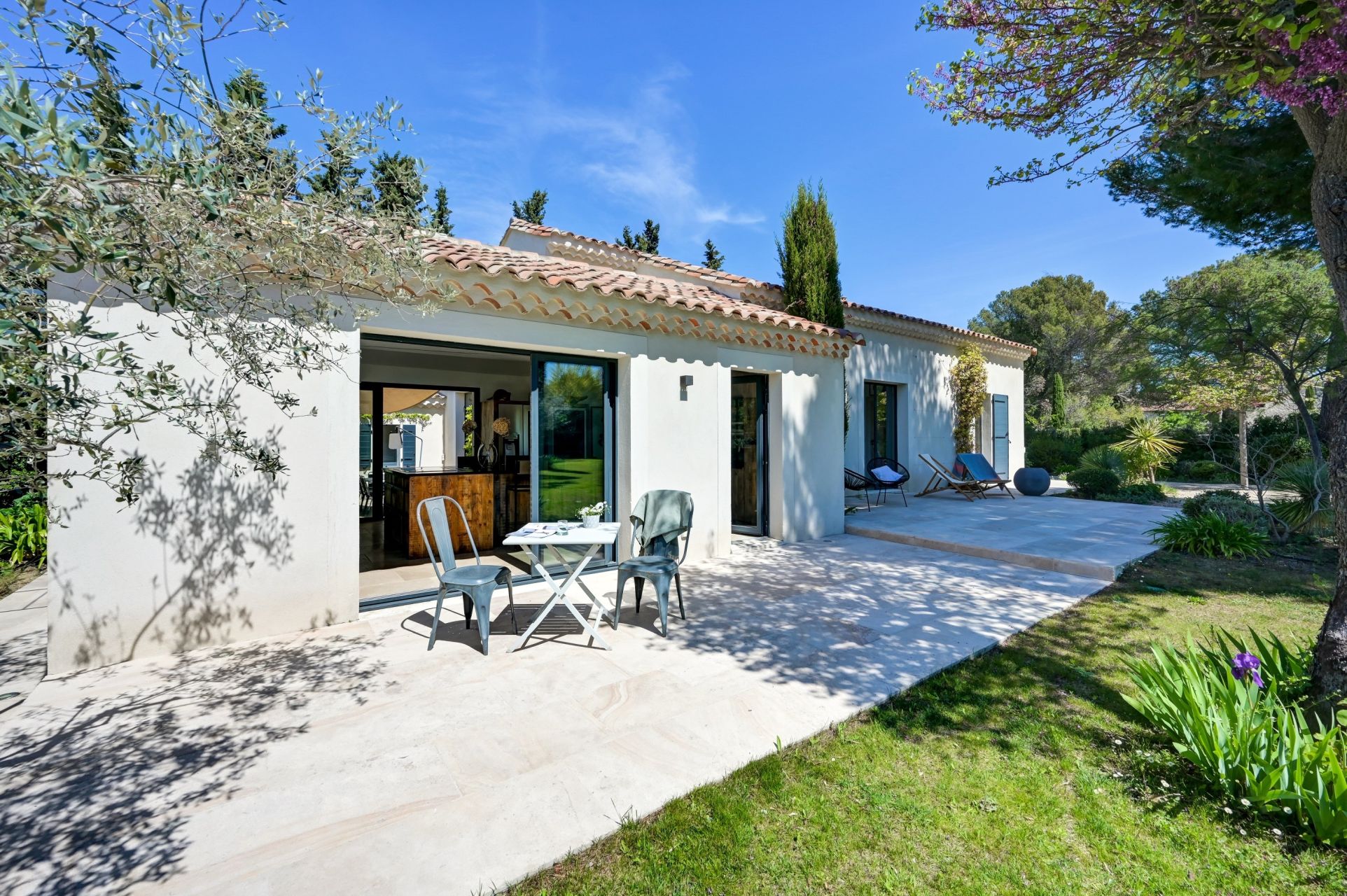 luxury house 7 Rooms for sale on EYGALIERES (13810)