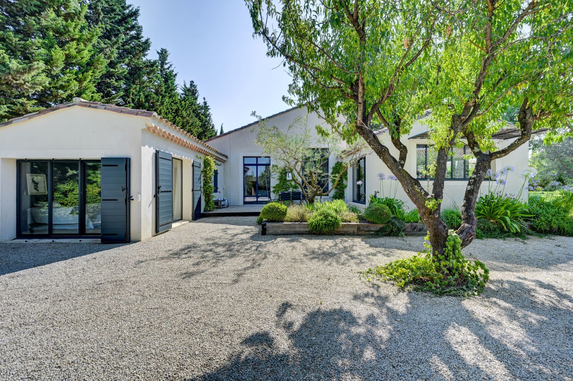 luxury house 7 Rooms for sale on EYGALIERES (13810)