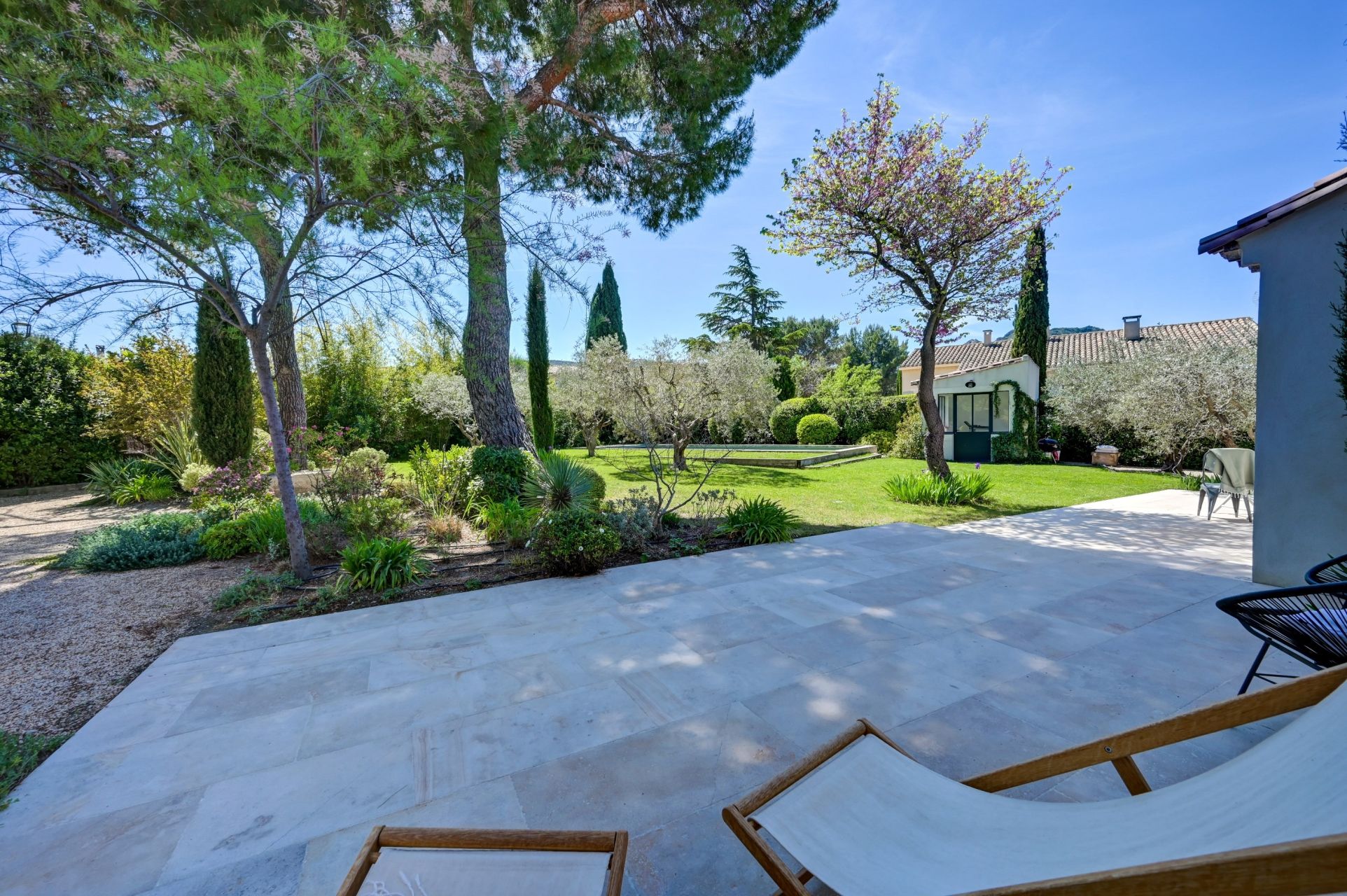 luxury house 7 Rooms for sale on EYGALIERES (13810)
