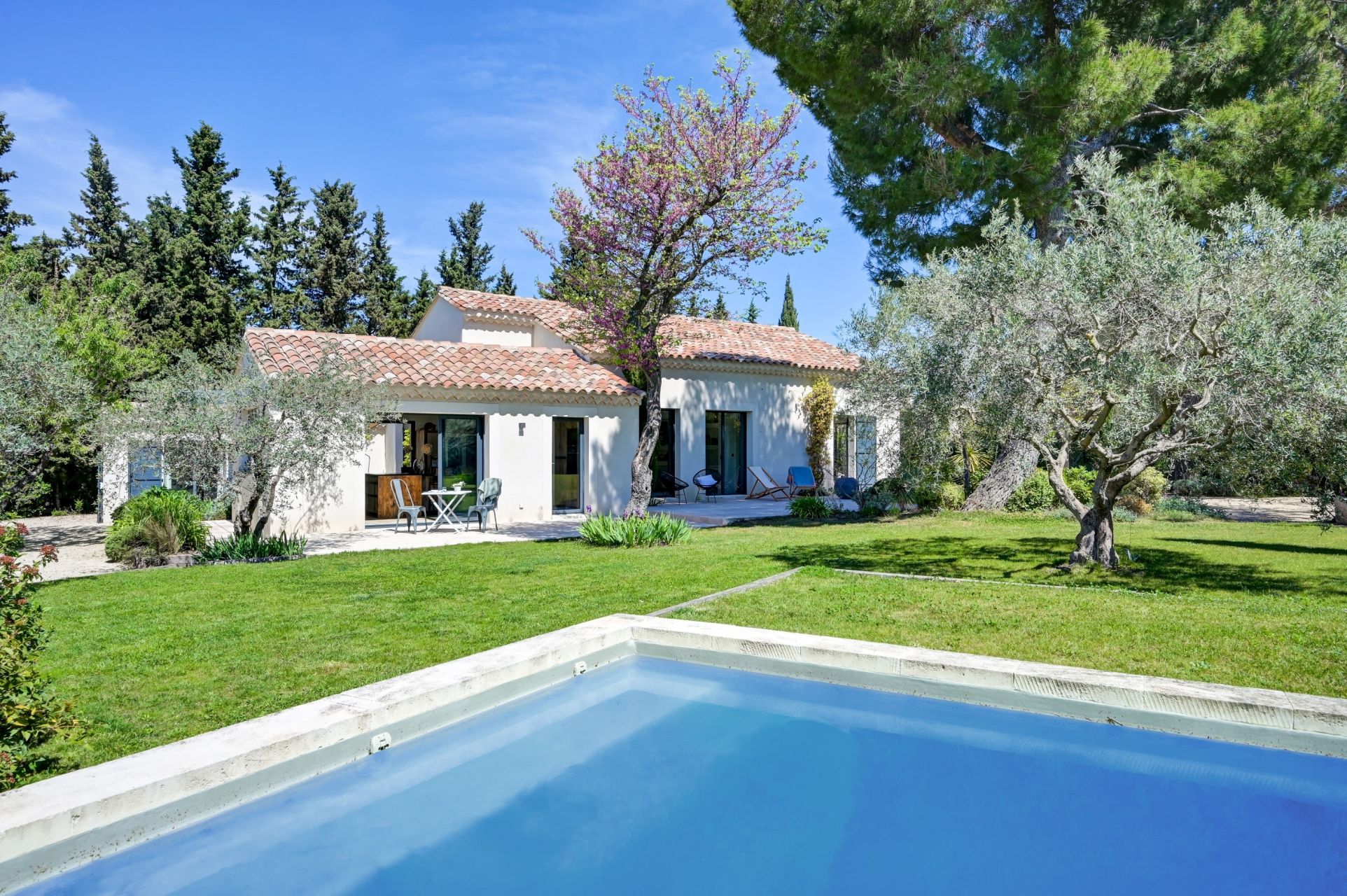 luxury house 7 Rooms for sale on EYGALIERES (13810)