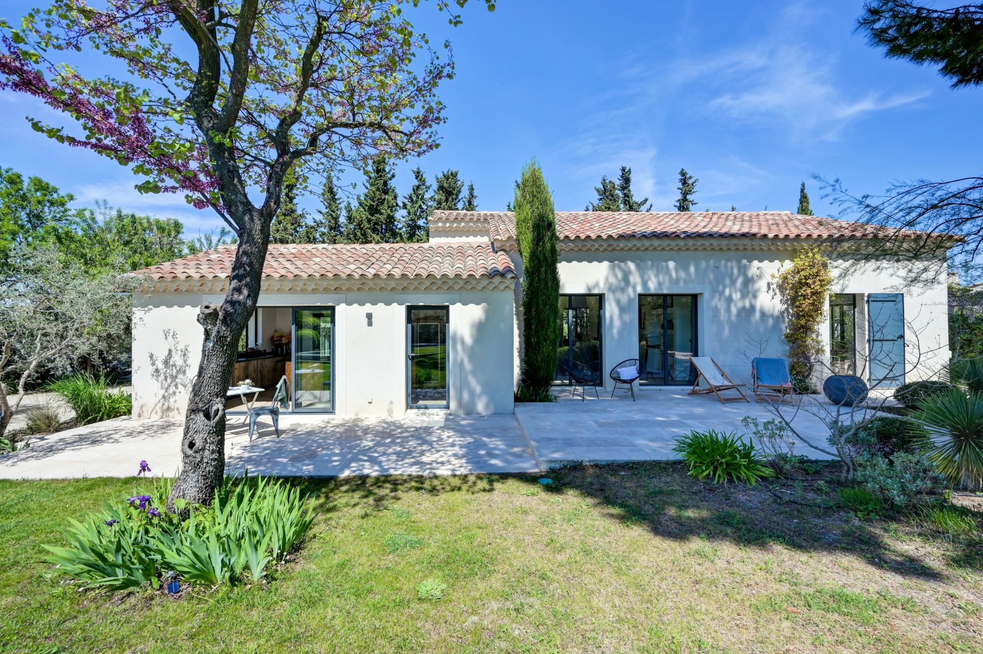 luxury house 7 Rooms for sale on EYGALIERES (13810)