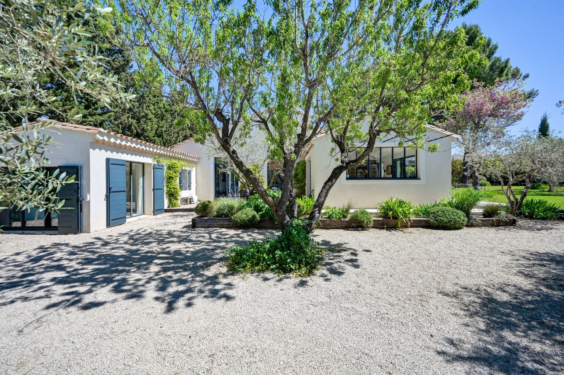 luxury house 7 Rooms for sale on EYGALIERES (13810)