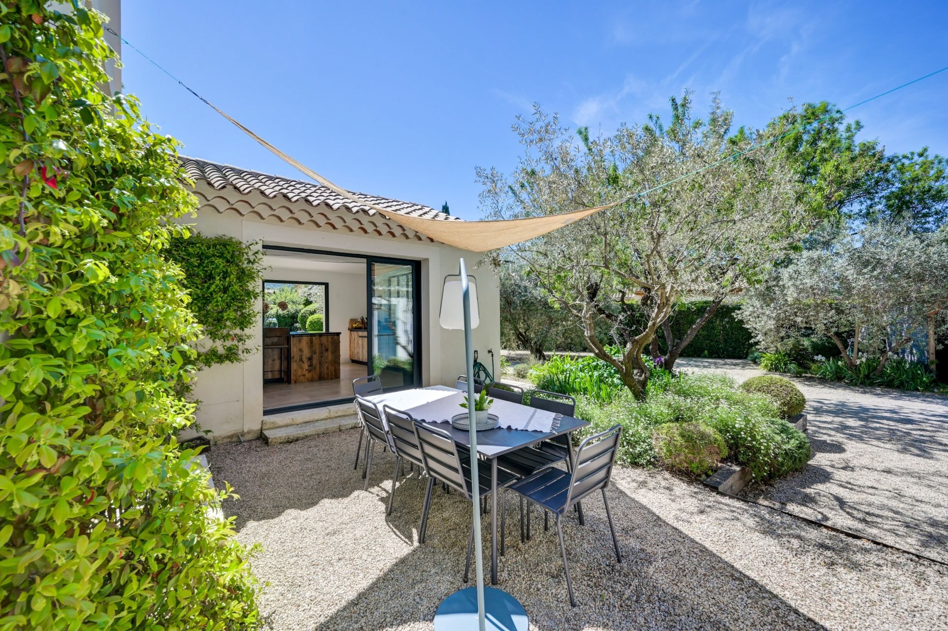 luxury house 7 Rooms for sale on EYGALIERES (13810)