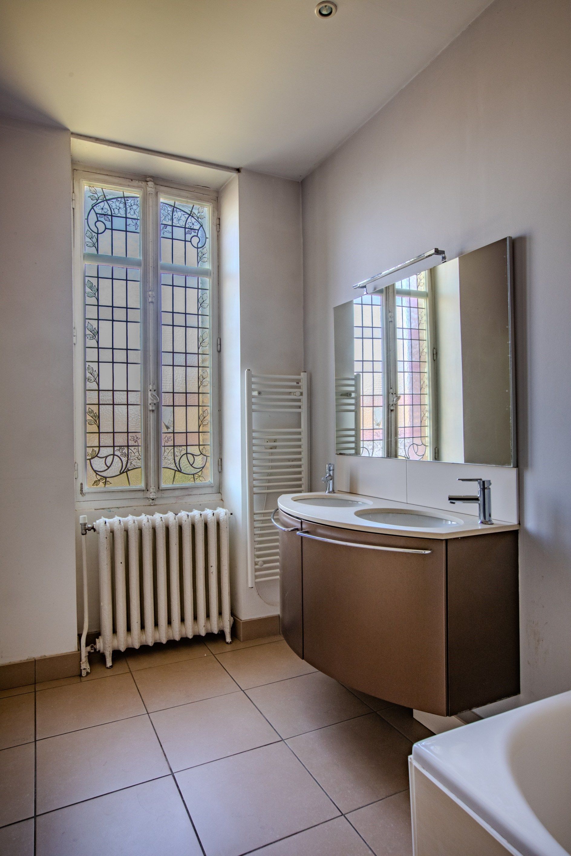 luxury house 8 Rooms for sale on DIJON (21000)