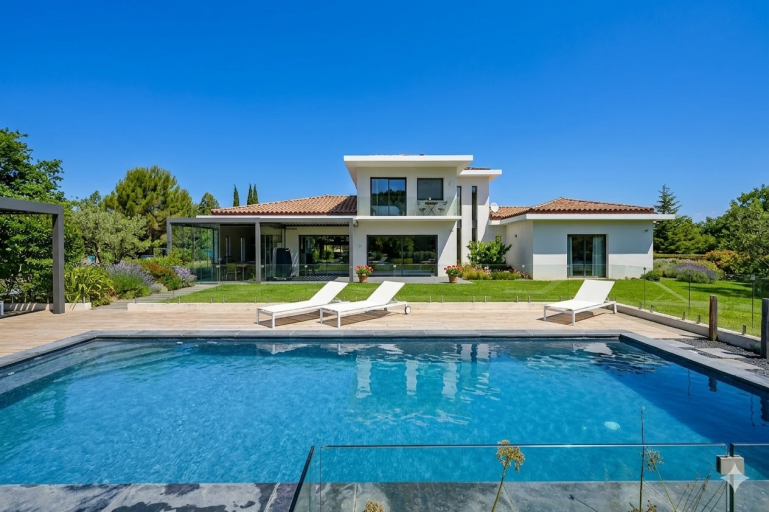 luxury house 7 Rooms for sale on AIX EN PROVENCE (13100)