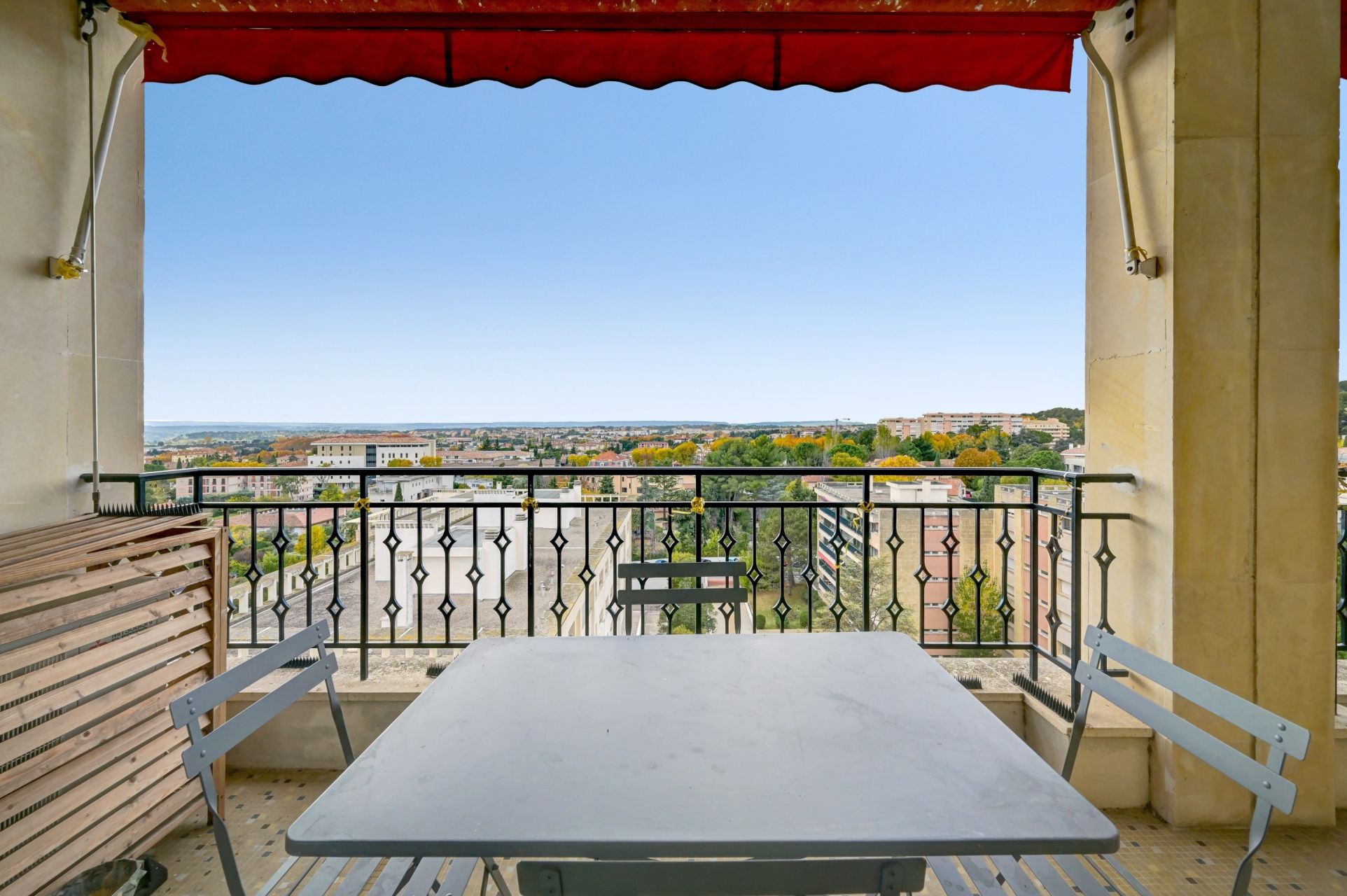 luxury apartment 5 Rooms for sale on AIX EN PROVENCE (13100)